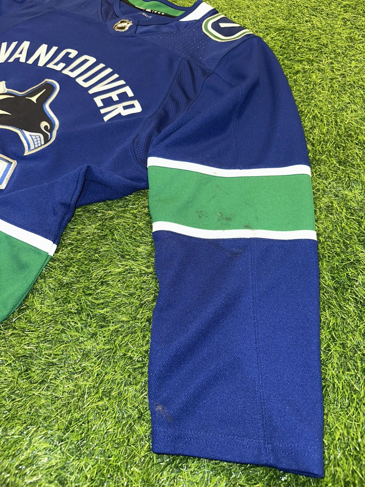 NHL NHL Vancouver Canucks Adidas Jersey Size 52 Size US L / EU 52-54 / 3 - 6 Thumbnail