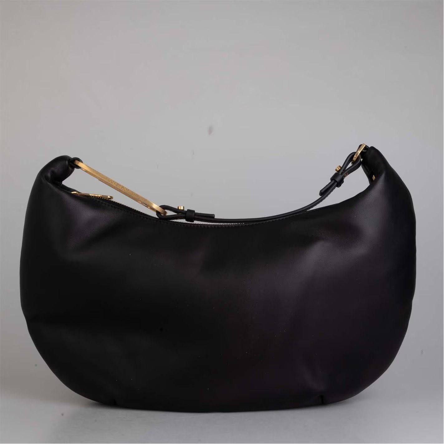 Off-White o1g2r1mq0225 Size: OS / Paperclip Hobo Bag in Black Size ONE SIZE - 2 Thumbnail