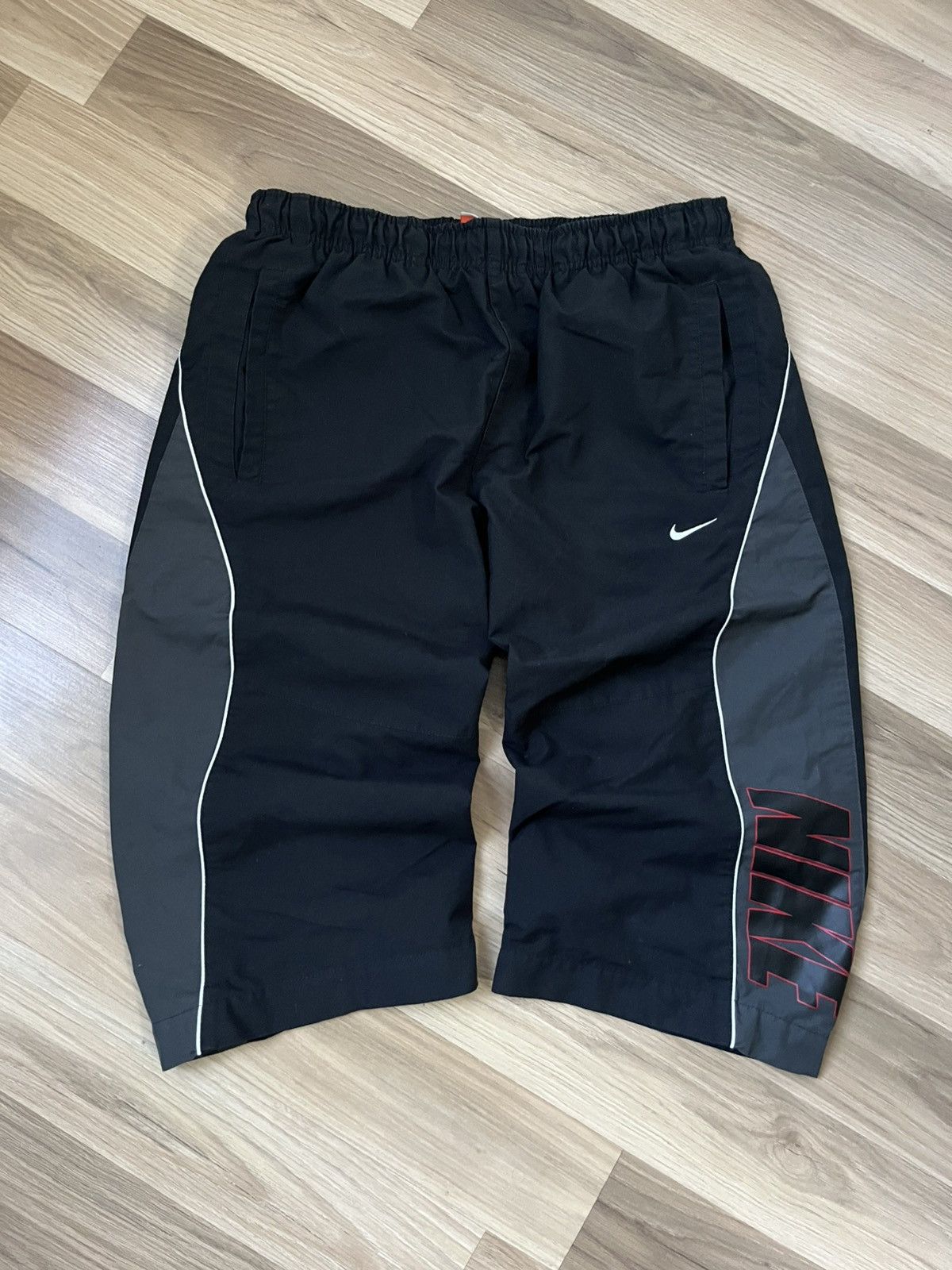 Nike Hype Vintage Nike Y2K Shorts Big Logo Size US 32 / EU 48 - 2 Thumbnail