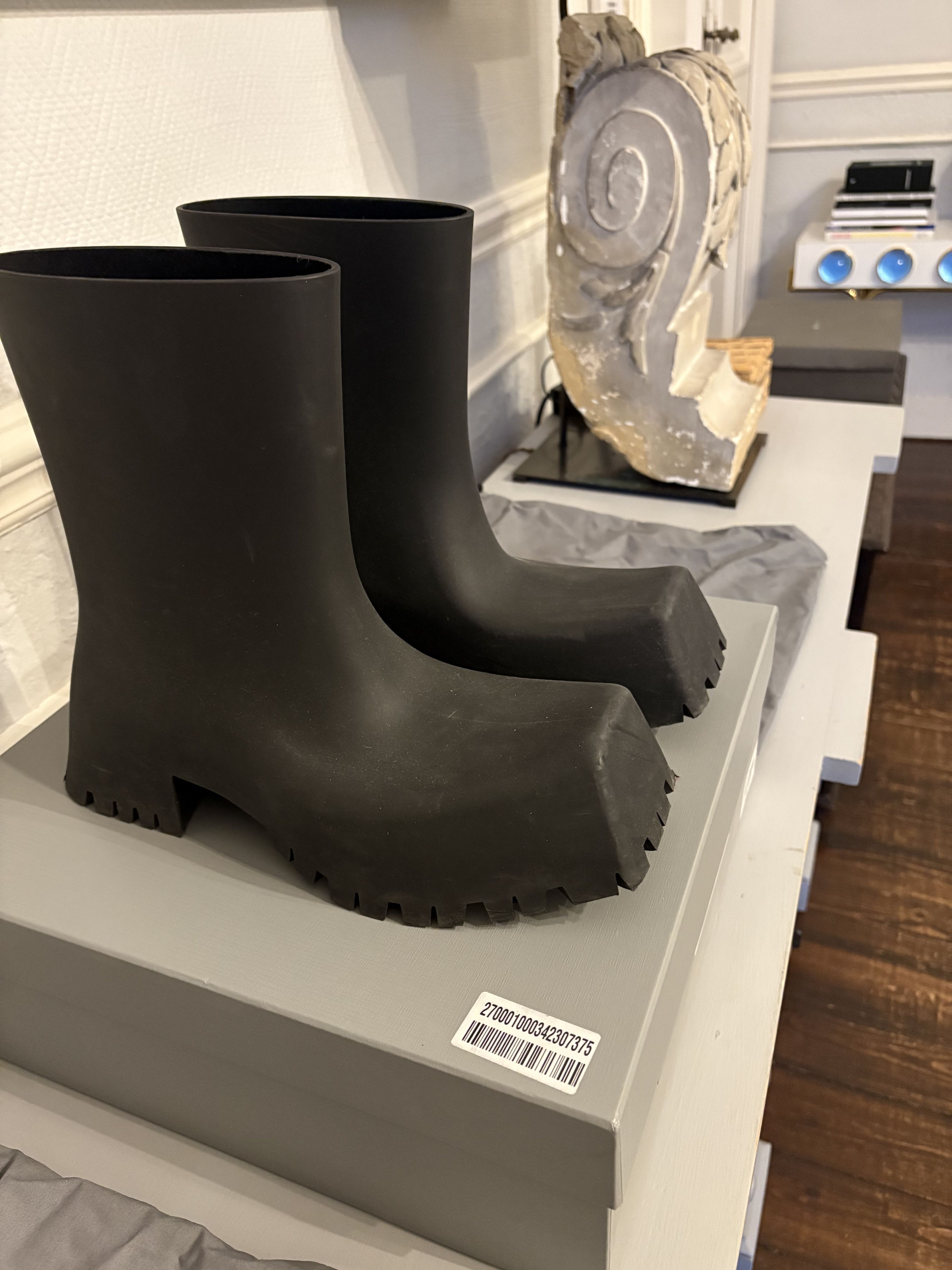 Balenciaga (dont just buy send offers) Balenciaga Trooper rubber boot Size US 11 / EU 44 - 2 Thumbnail