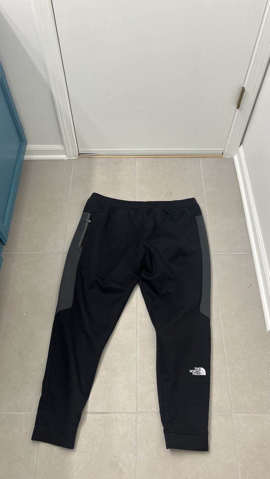 The North Face slightly worn joggers cotton balls but comes out easy Size US 34 / EU 50 - 2 Thumbnail