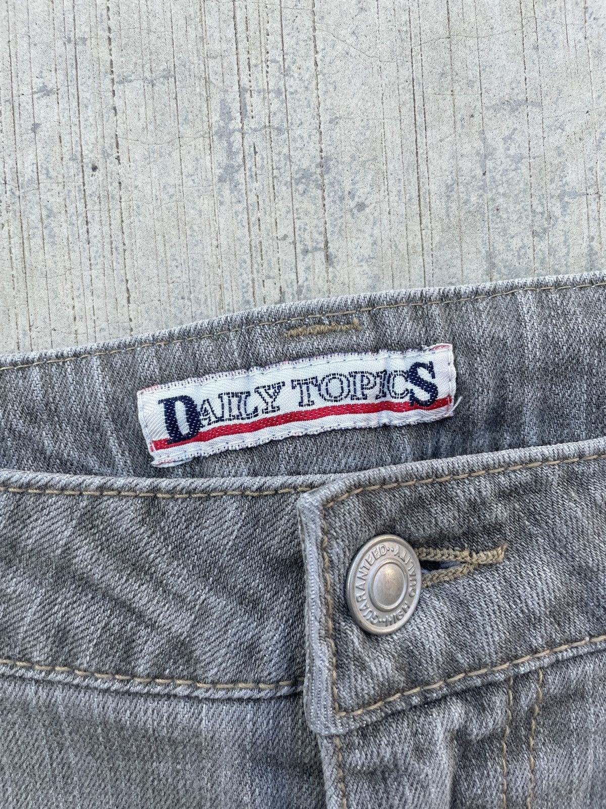 Japanese Brand 💥RARE💥2000s JAPANESE BRAND DAILY TOPIC FRACTION FLARE JEANS Size US 29 - 4 Thumbnail