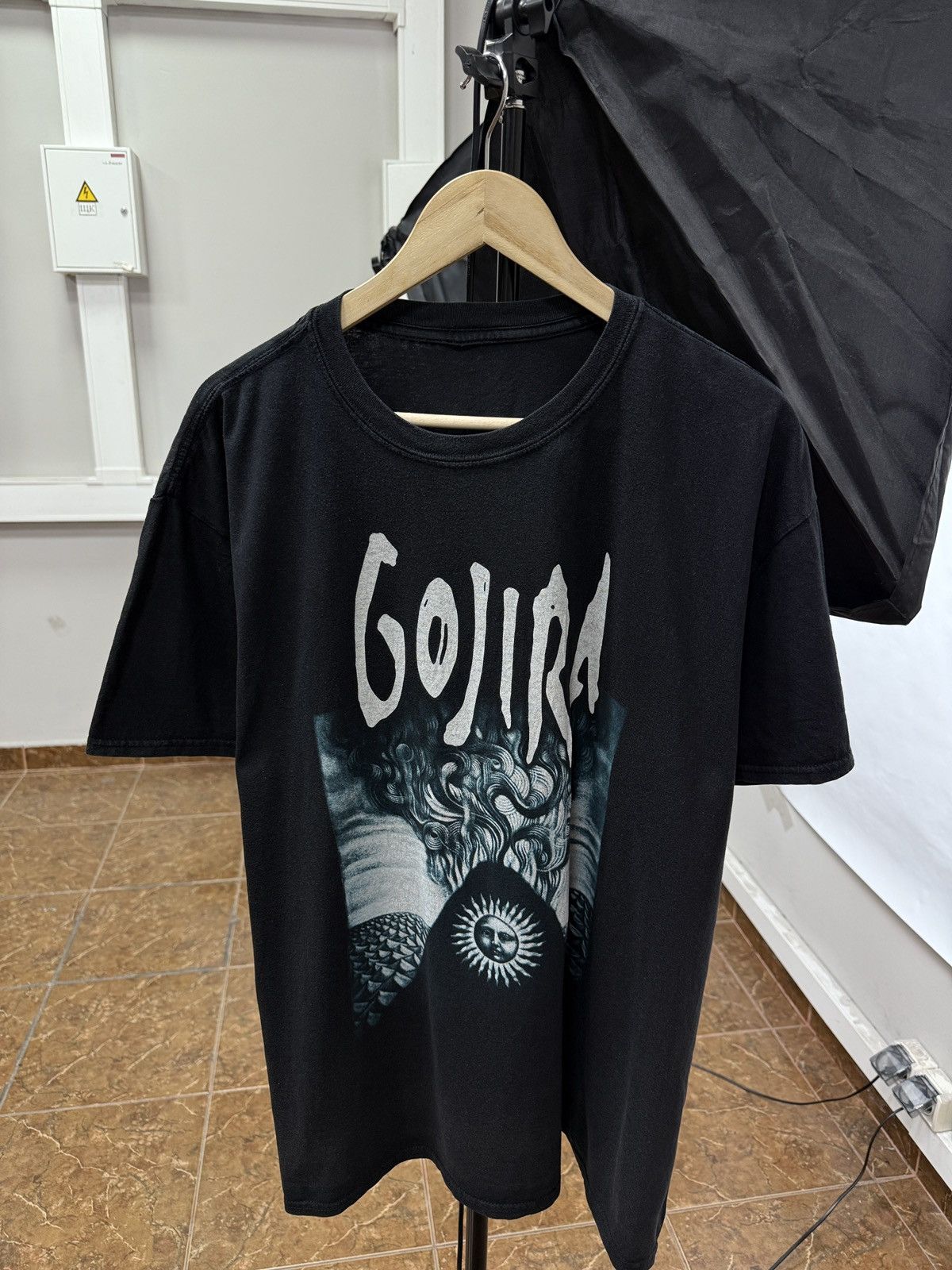 Band Tees 🇫🇷 Vintage Y2K Gojira Magma Album Era Graphic T-Shirt Rare Size US XL / EU 56 / 4 - 1 Thumbnail
