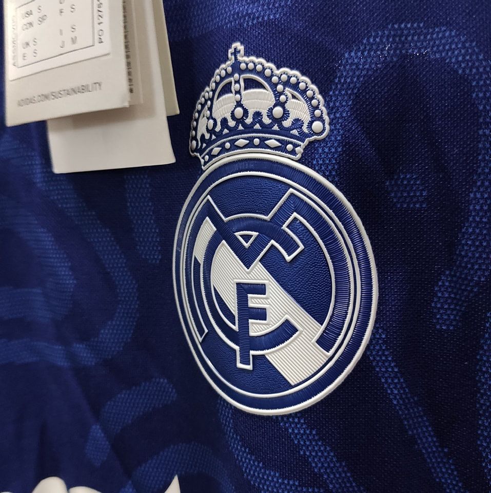 Adidas 𝐑𝐄𝐀𝐋 𝐌𝐀𝐃𝐑𝐈𝐃 21/22 𝐉𝐄𝐑𝐒𝐄𝐘 Size US M / EU 48-50 / 2 - 4 Thumbnail