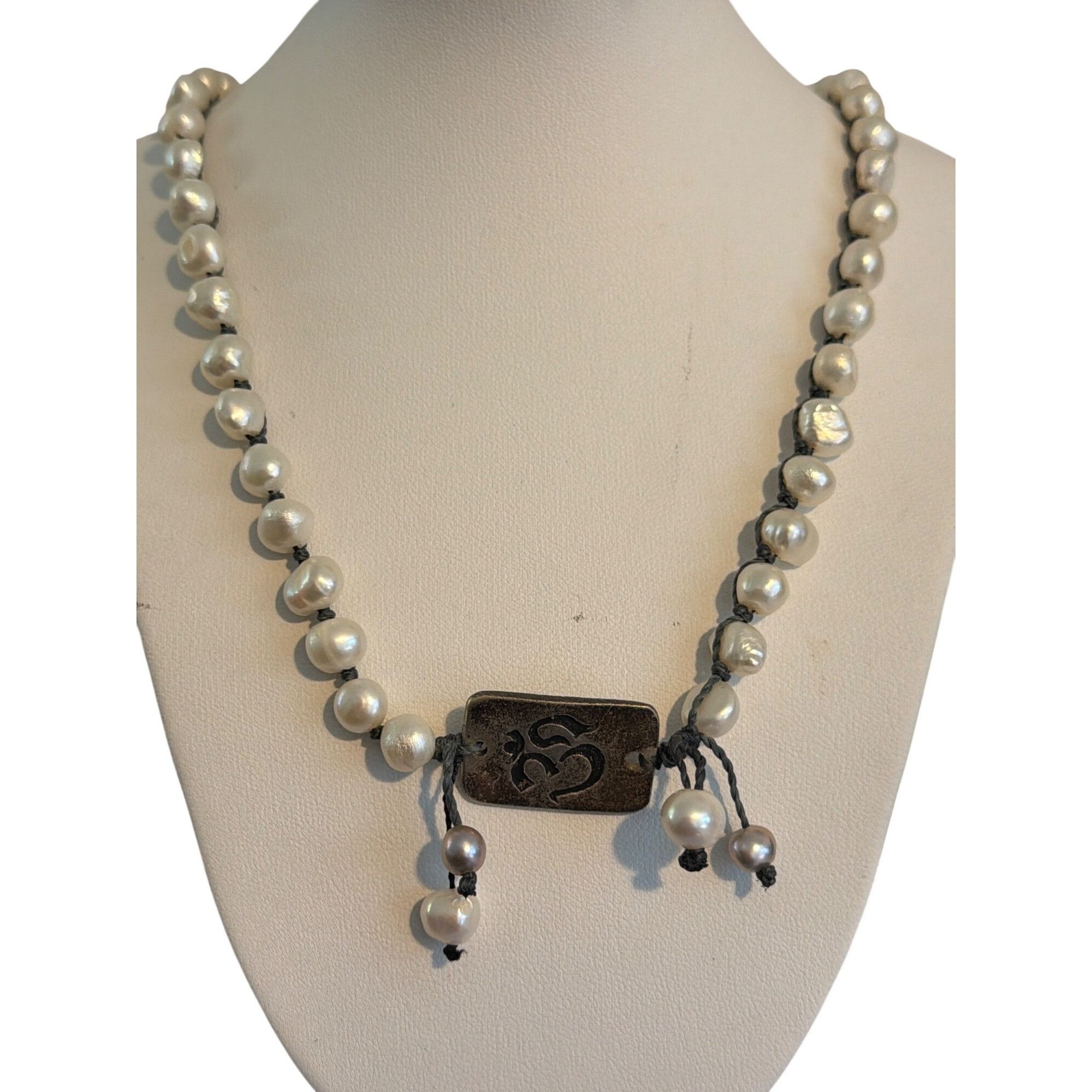 Other Freshwater Pearl Knotted Cord Necklace Silver Tone Engraved Size ONE SIZE - 1 Thumbnail