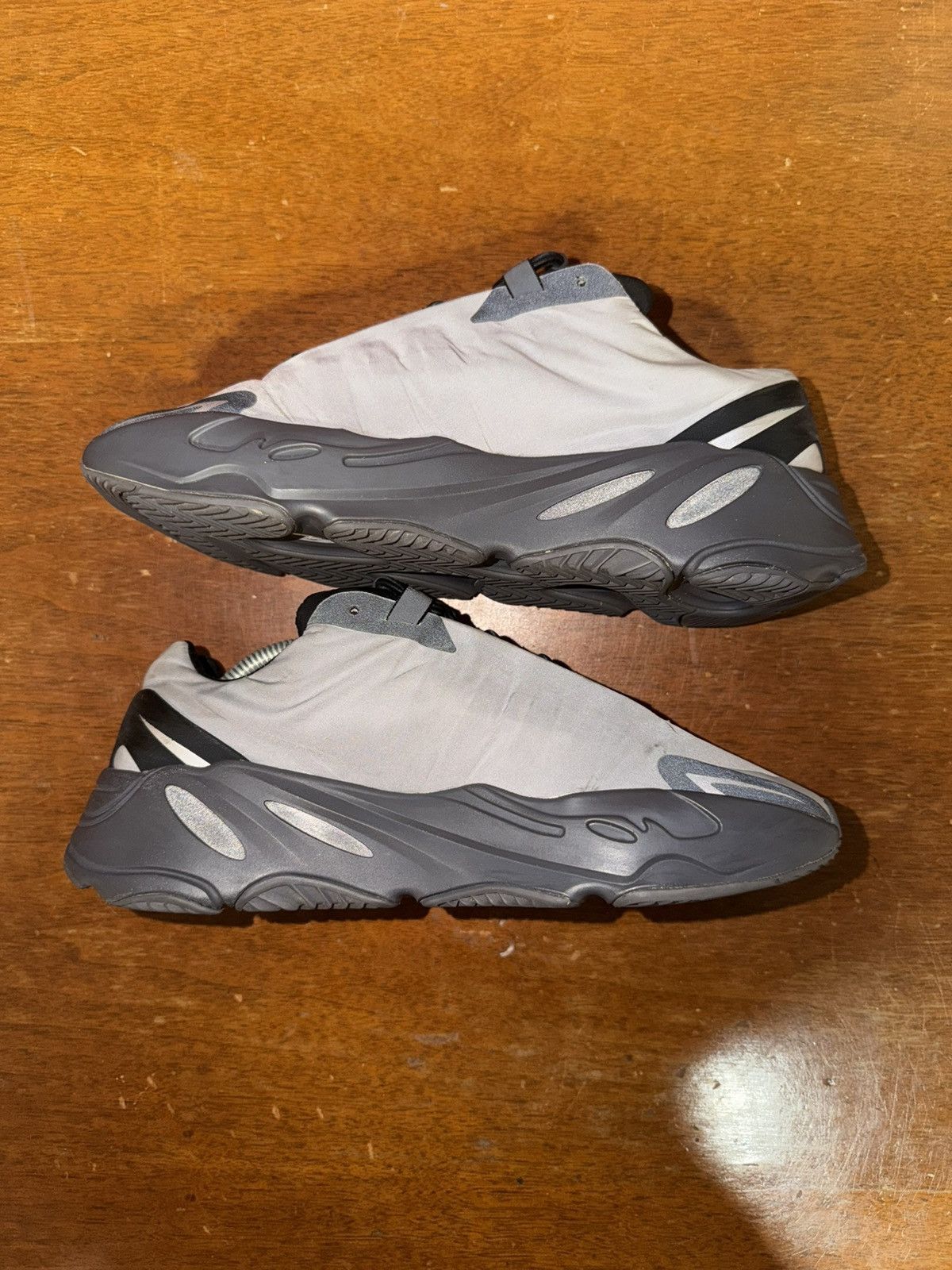 Adidas Yeezy Boost 700 MNVN Metallic size 9.5 Size US 9.5 / EU 42-43 - 2 Thumbnail