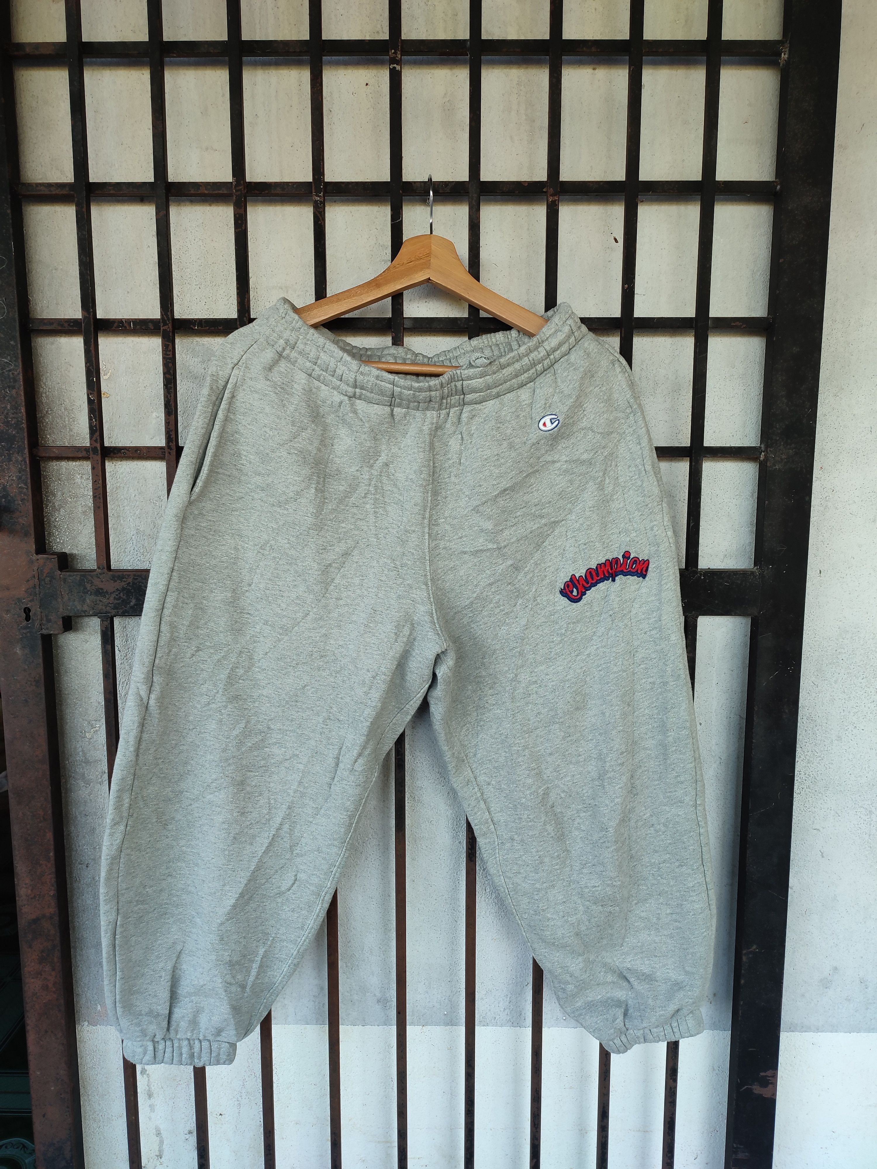 Champion VINTAGE CHAMPION SPELL OUT JOGGERS PANTS Size US 33 - 1 Thumbnail