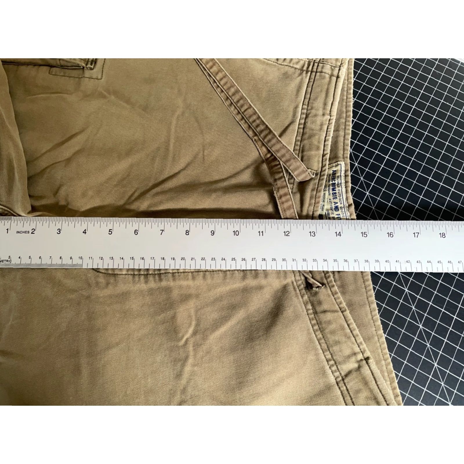 Abercrombie & Fitch VINTAGE Abercrombie & Fitch Cargo Shorts Men L Beige 36 x 10 Button Fly Fatigues Size US 33 - 7 Thumbnail
