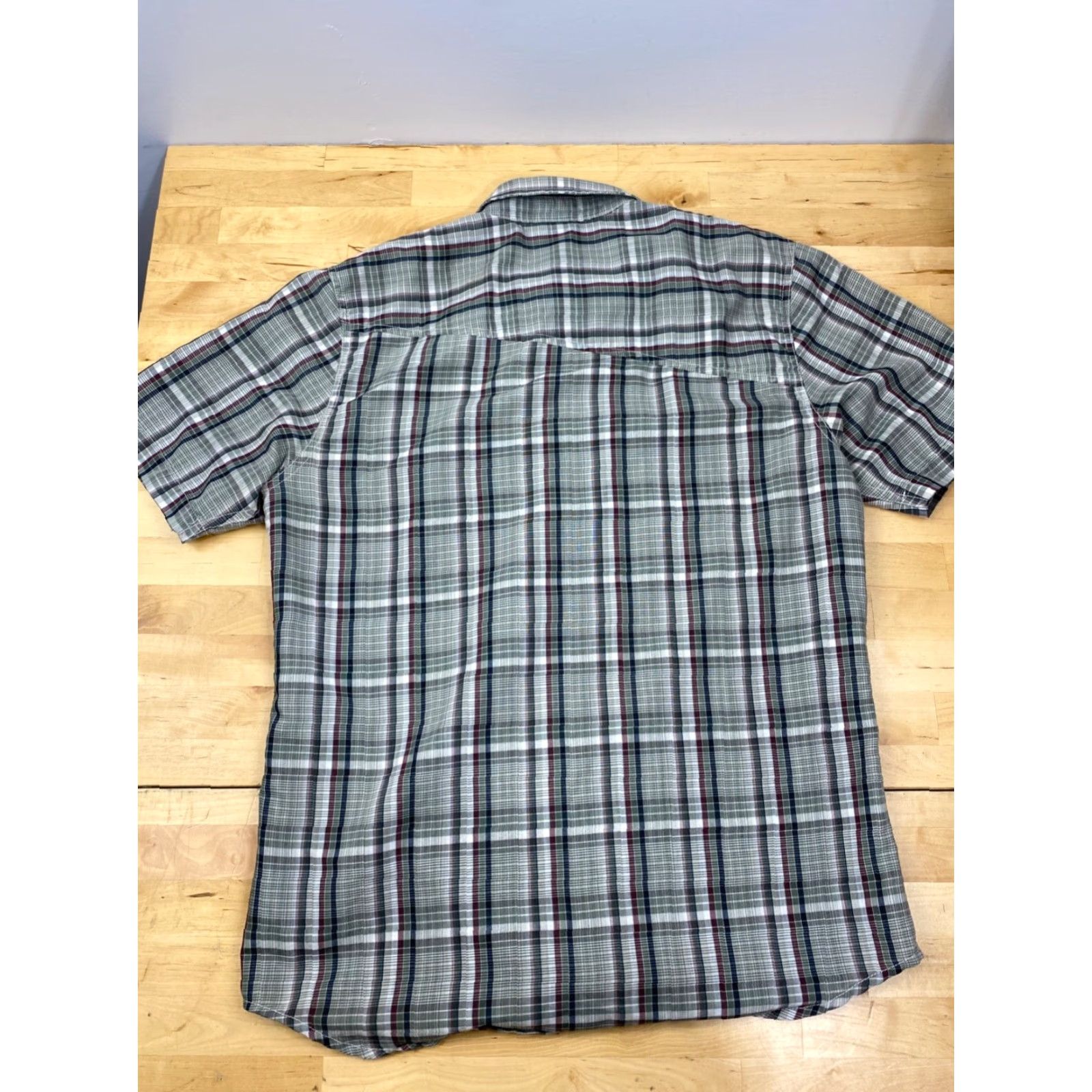 Volcom Volcom Mens Plaid Button-Down Shirt M Short Sleeve Pearl Snap Casual Size US 31 - 2 Thumbnail