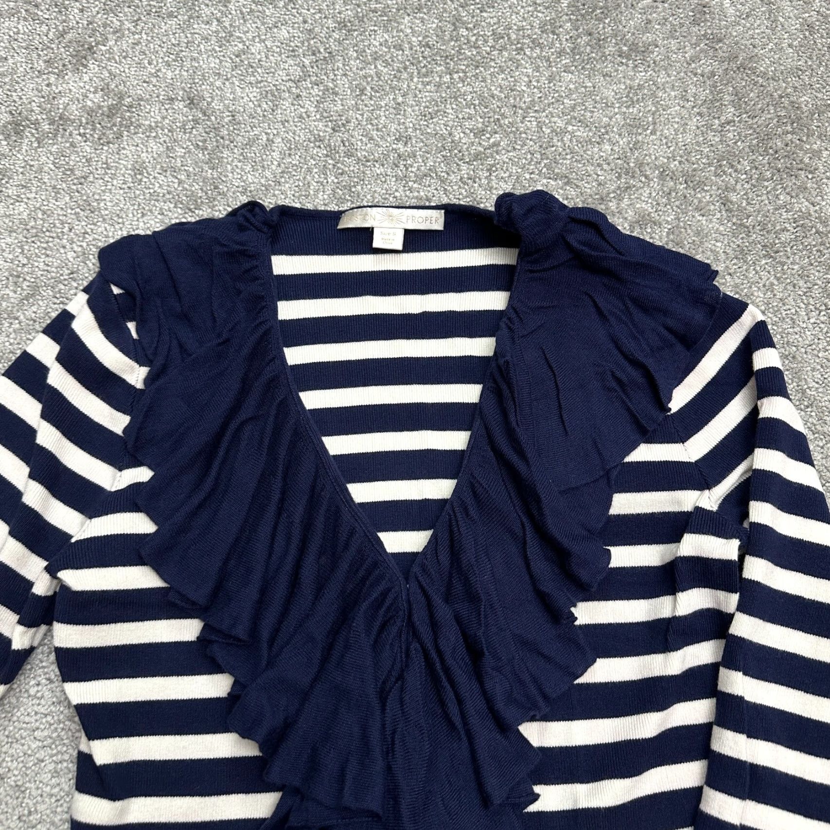 Boston Proper VINTAGE? No — Boston Proper Striped Knit V-Neck Sweater Women’s Small Blue White Pullover Knit Ruffle Accents Casual Women 2020s Size S / US 4 / IT 40 - 4 Thumbnail