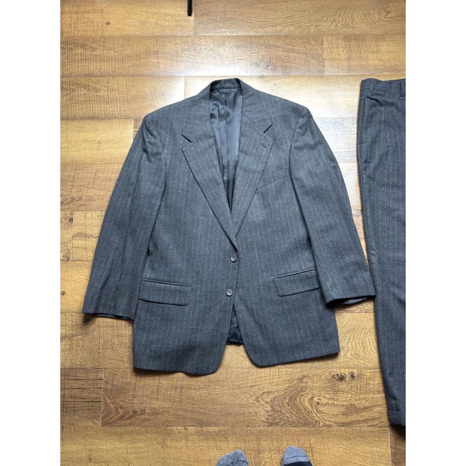 Saks Fifth Avenue Vintage Saks Fifth Avenue 2pc Wool Suit Gray Blazer, Pants Men 46R 37X28.5 Size 46R - 2 Thumbnail