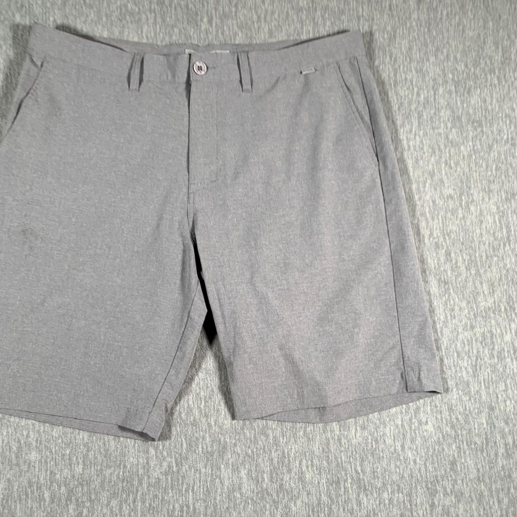 TravisMathew TravisMathew Shorts Mens 38 Gray Golf Chino Stretch Performance Casual Pocketed Front Flat Front Regular Mens Women Size US 38 / EU 54 - 2 Thumbnail