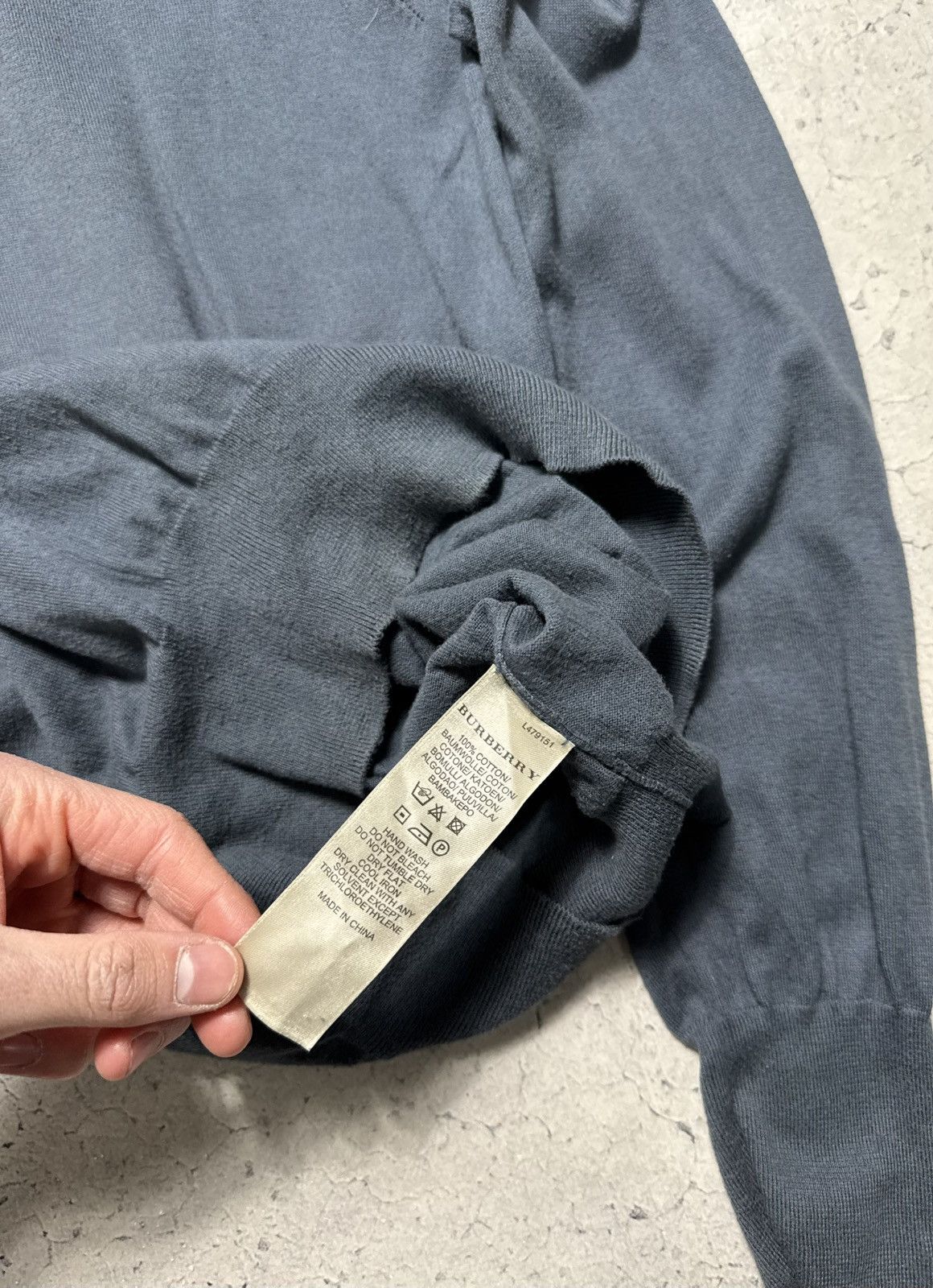 Burberry Burberry V-Neck Luxury Vintage Sweater Size M Pullover Size US M / EU 48-50 / 2 - 8 Thumbnail