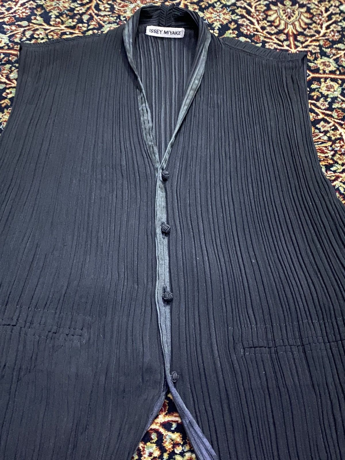 Issey Miyake RARE ISSEY MIYAKE PLEATS STYLE VEST Size L / US 10 / IT 46 - 1 Thumbnail