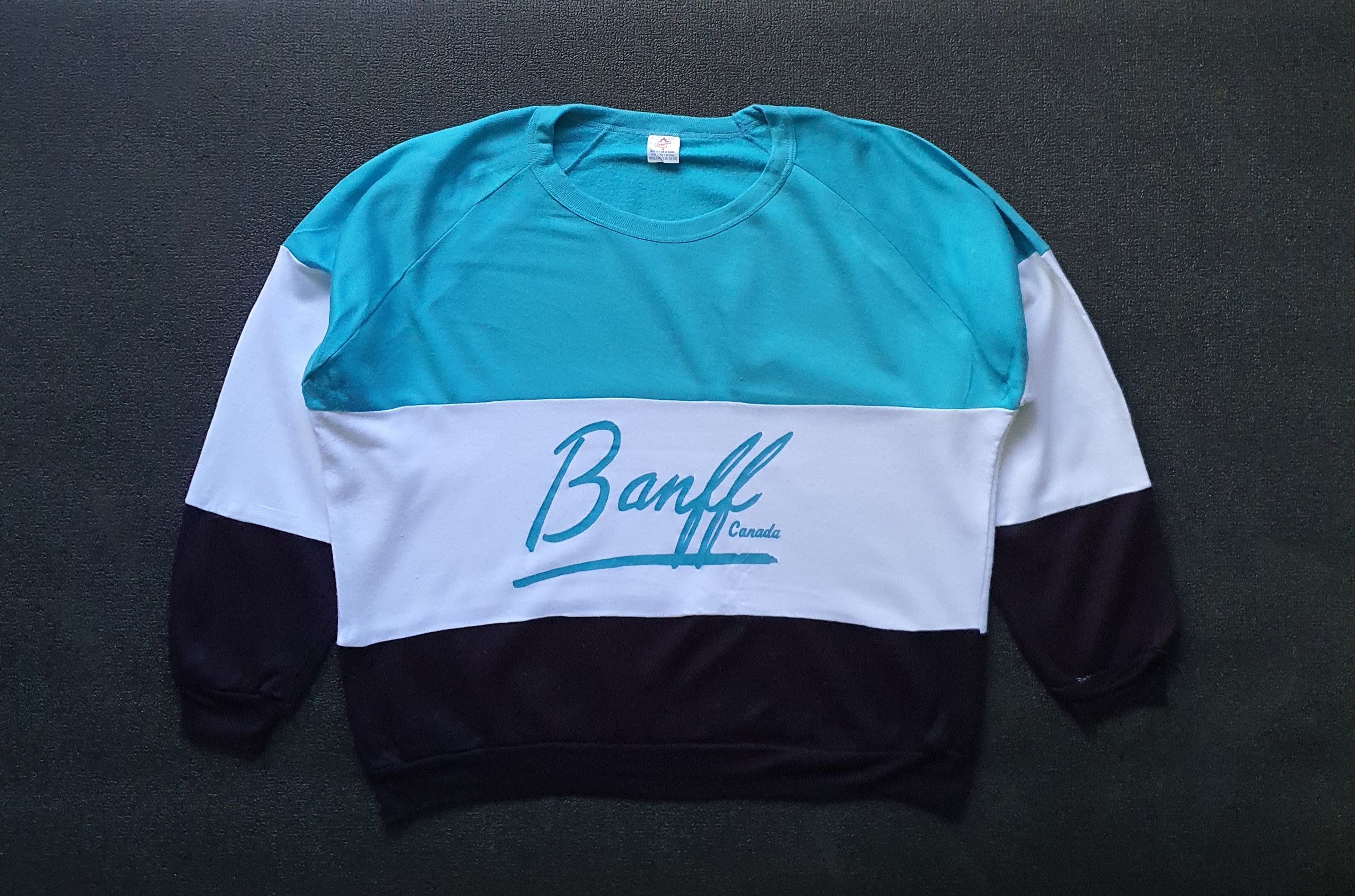 Vintage Vintage BANFF Canada souvenir 90s sweatshirt size XL Size US XL / EU 56 / 4 - 1 Thumbnail