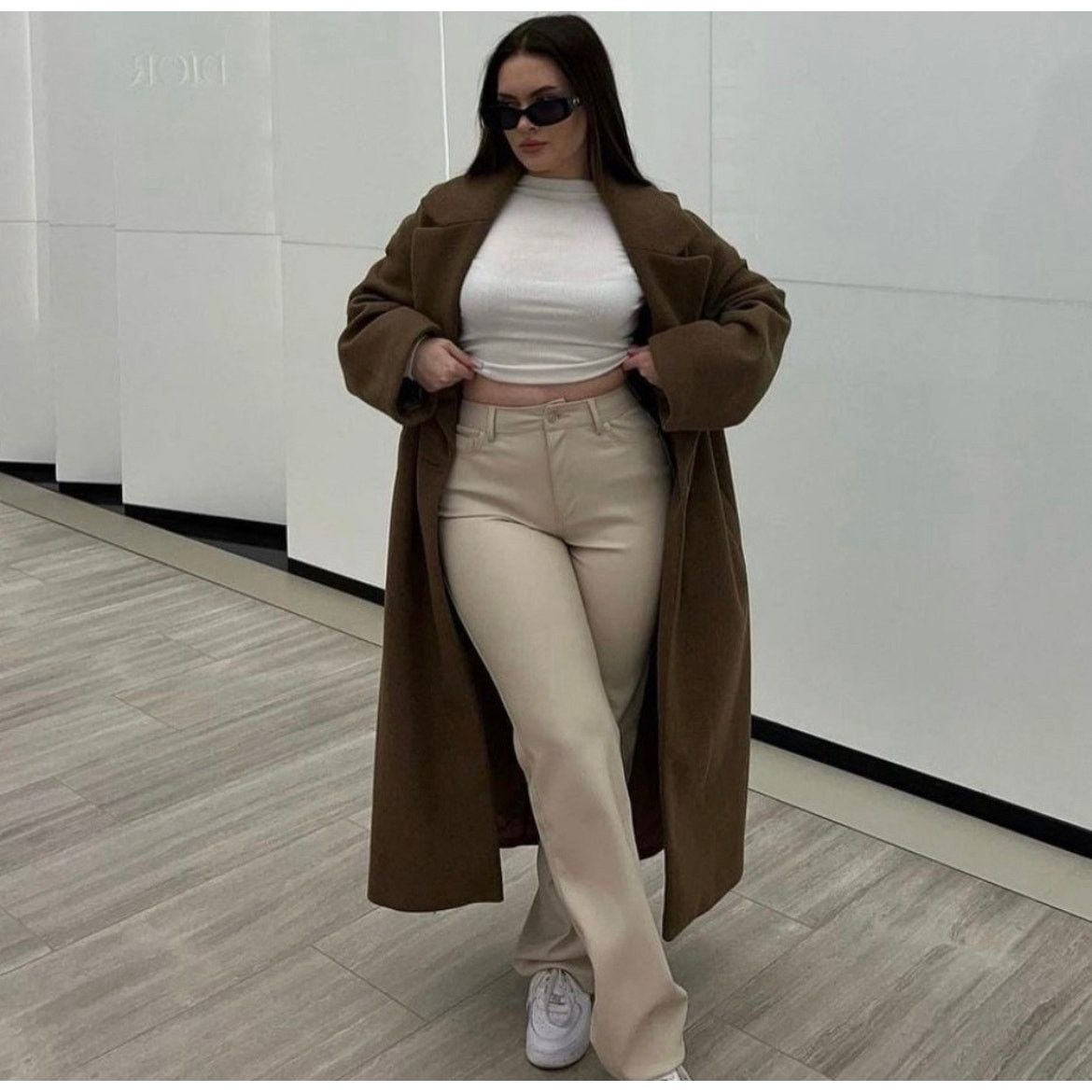 Zara ZARA BLOGGER FAVORITE STRAIGHT LEG FAUX LEATHER PANTS BEIGE Size 28" / US 6 / IT 42 - 1 Thumbnail