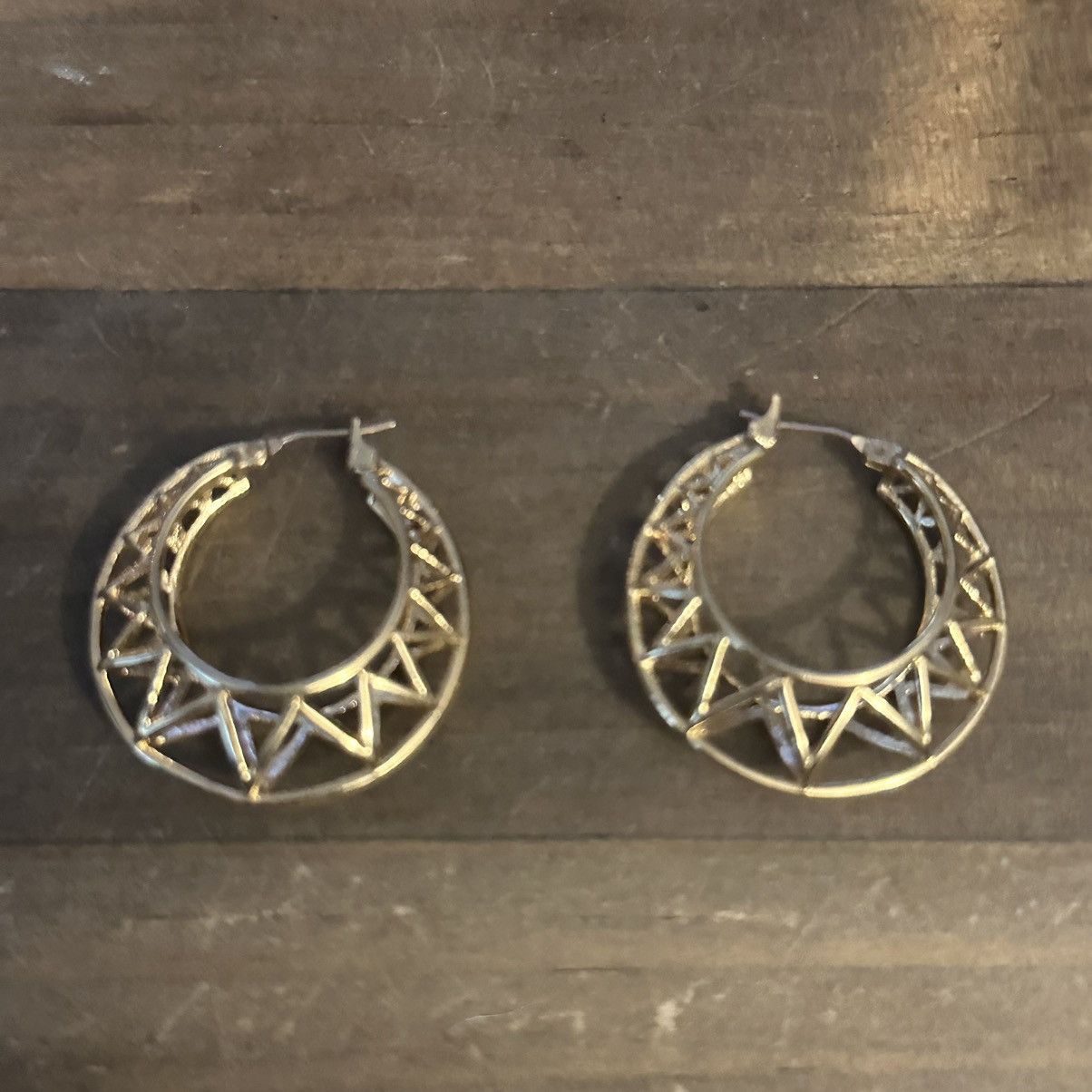 Other Gold tone geometric puffed hoop earrings Size ONE SIZE - 3 Thumbnail