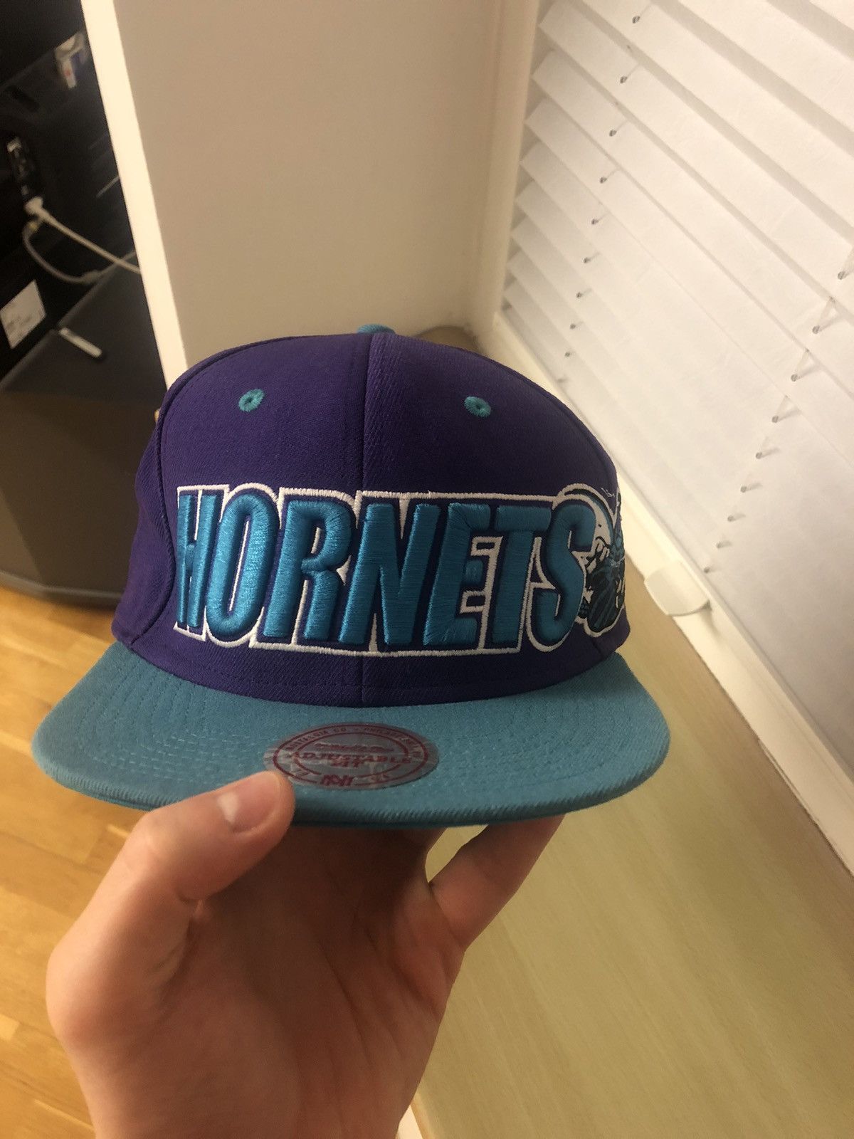Mitchell & Ness × NBA CHARLOTTE HORNETS MITCHELL & NESS NBA VINTAGE HAT CAP Size ONE SIZE - 1 Thumbnail