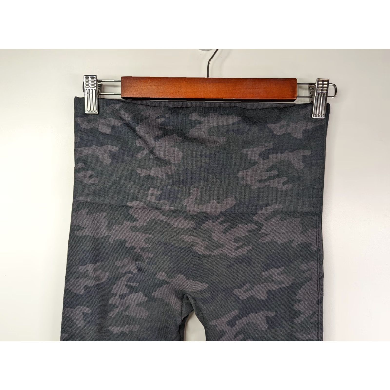 Spanx Spanx Leggings Women Large Black Gray Camo Look At Me Now Seamless Stretch Activewear Gym & Training Running Size 36" / US 14 / IT 50 - 2 Thumbnail