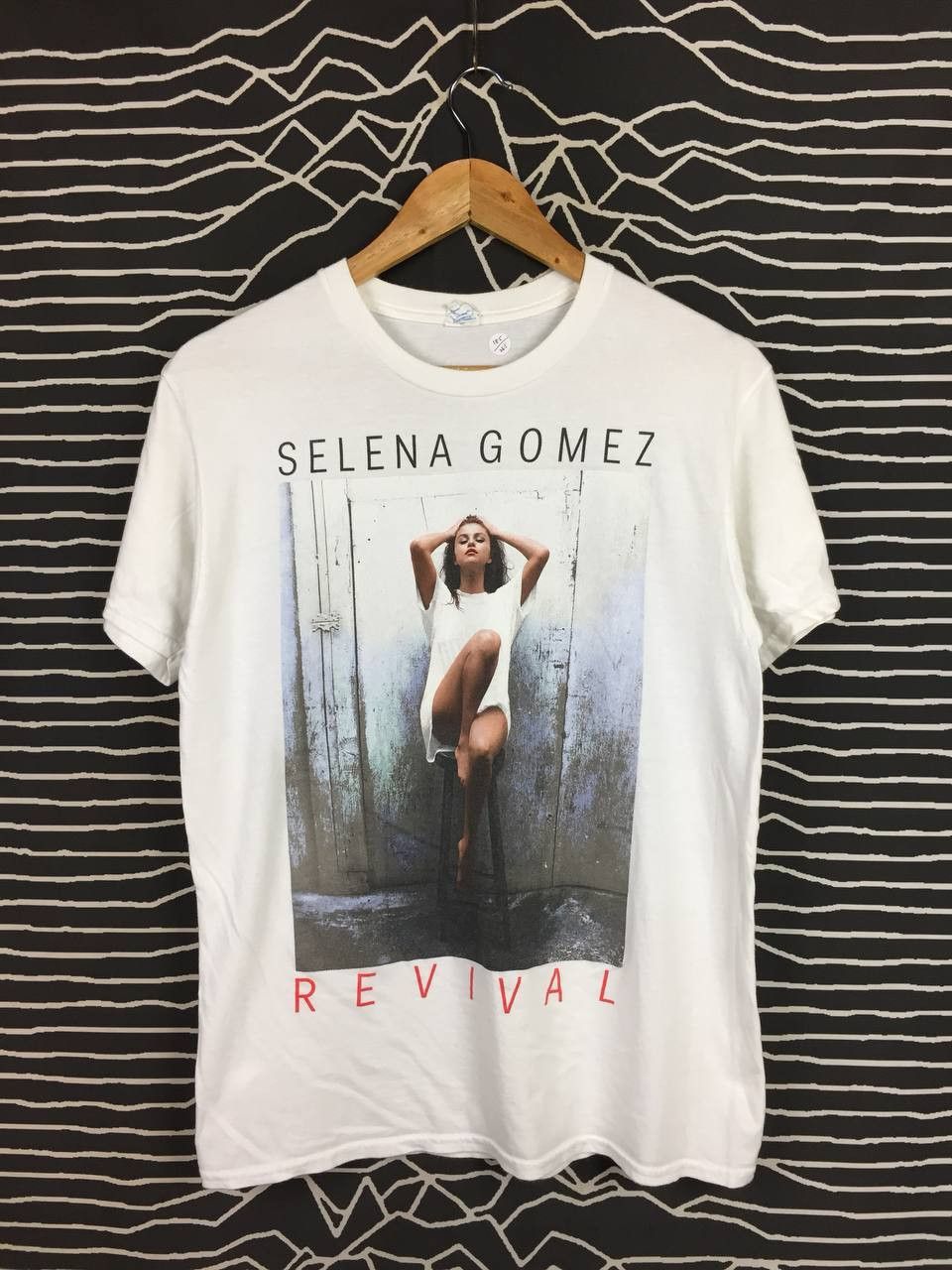 Band Tees Selena Gomez 2016 Revival Tour Concert Tee Size US M / EU 48-50 / 2 - 1 Thumbnail