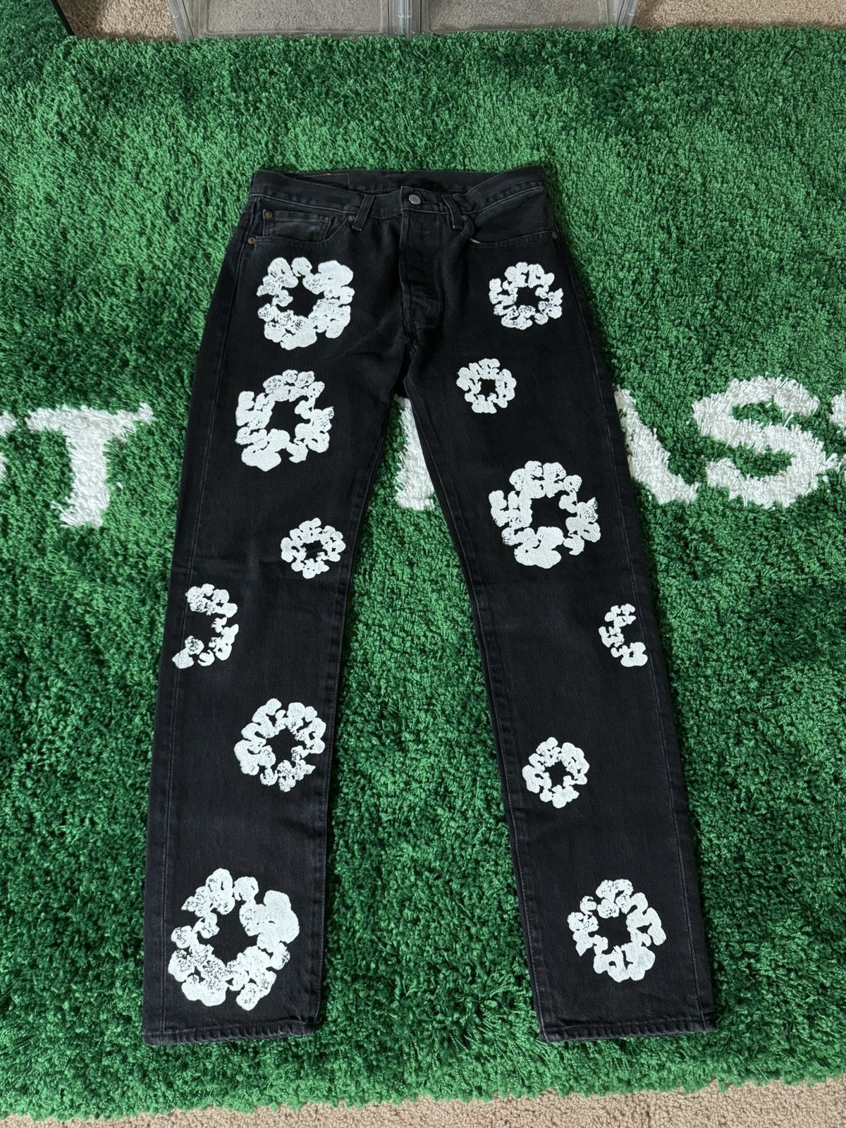 DENIM TEARS Denim Tears Levis 501 Cotton Wreath Denim Jean Black 32 Size US 32 / EU 48 - 1 Thumbnail