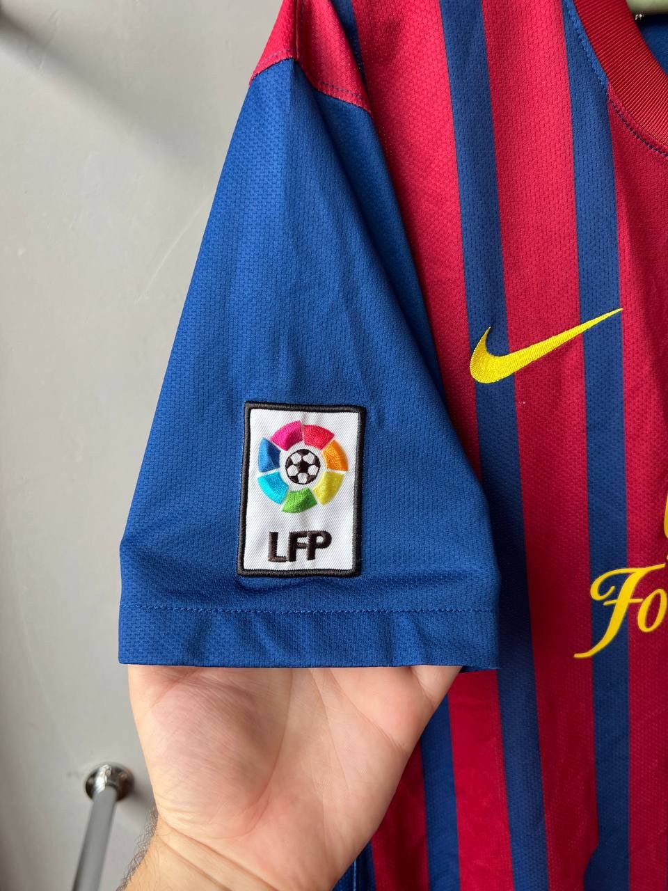 Nike 2011/12 BARCELONA FC HOME SOCCER JERSEY SHIRT NIKE SIZE M Size US M / EU 48-50 / 2 - 7 Thumbnail