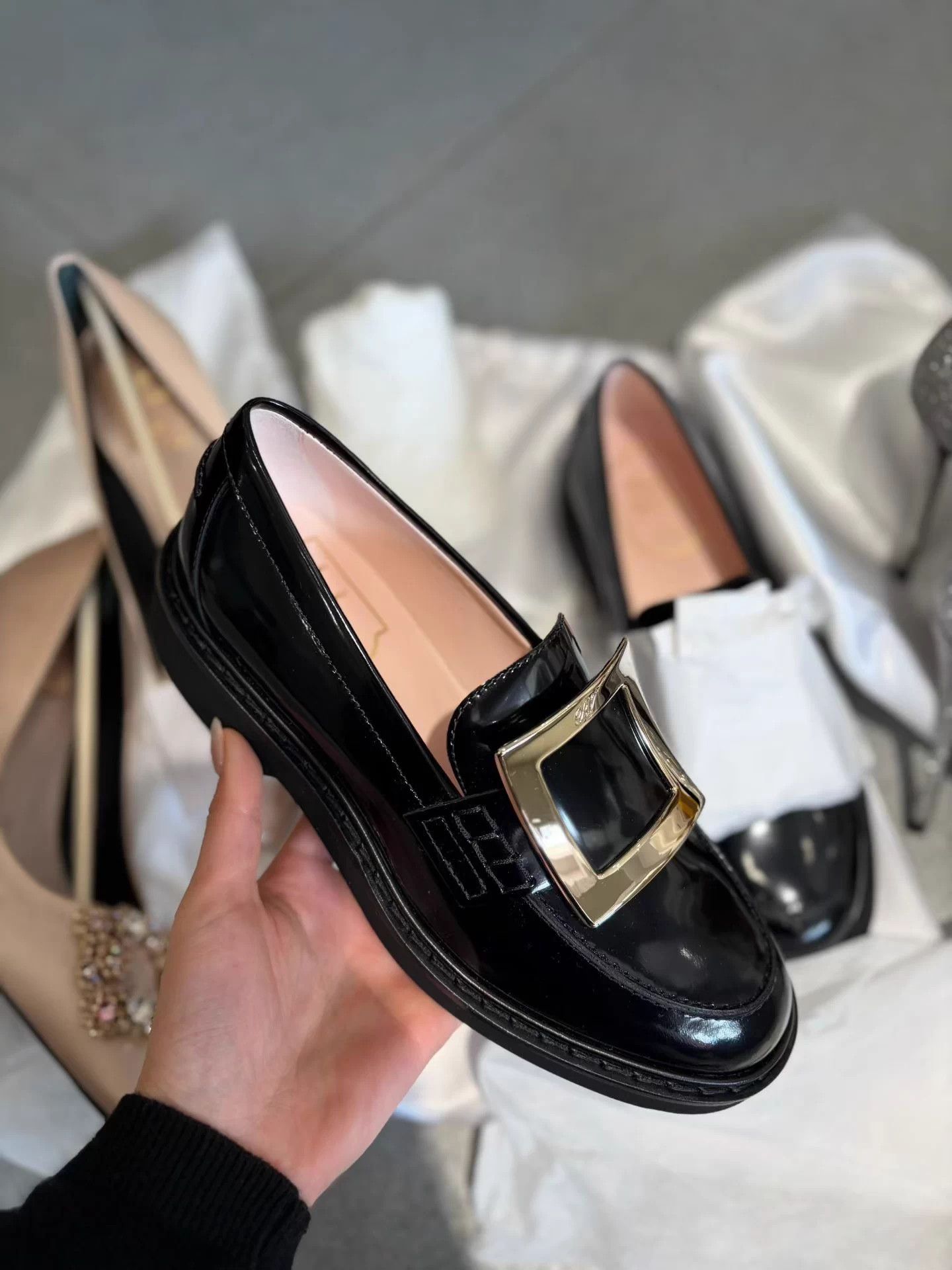 Roger Vivier Roger Vivier Classic Black Patent Leather Loafer EUR 37.5 Size US 7 / IT 37 - 2 Thumbnail