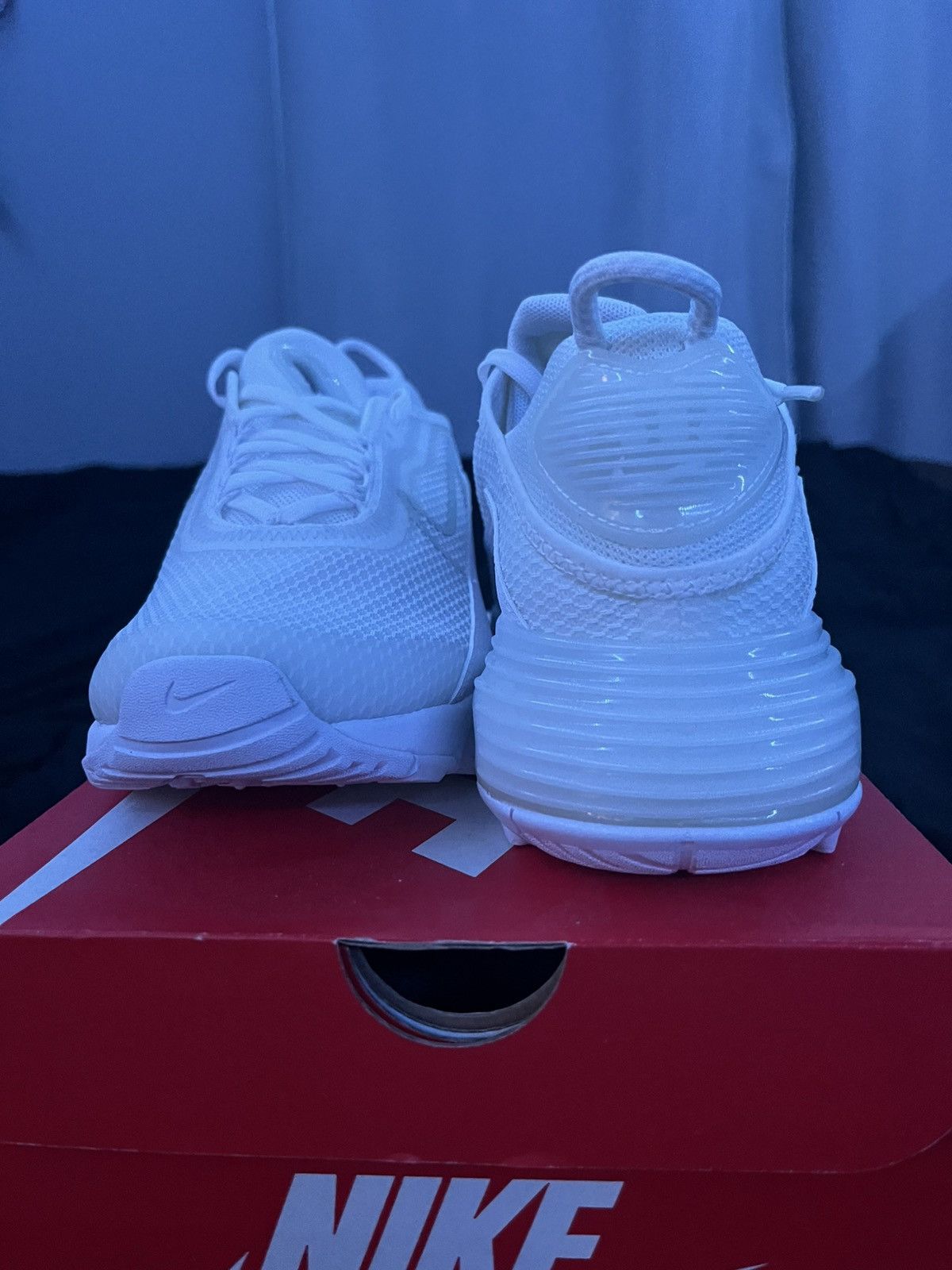 Nike Airmax 2090 Triple White Size US 7 / EU 40 - 2 Thumbnail
