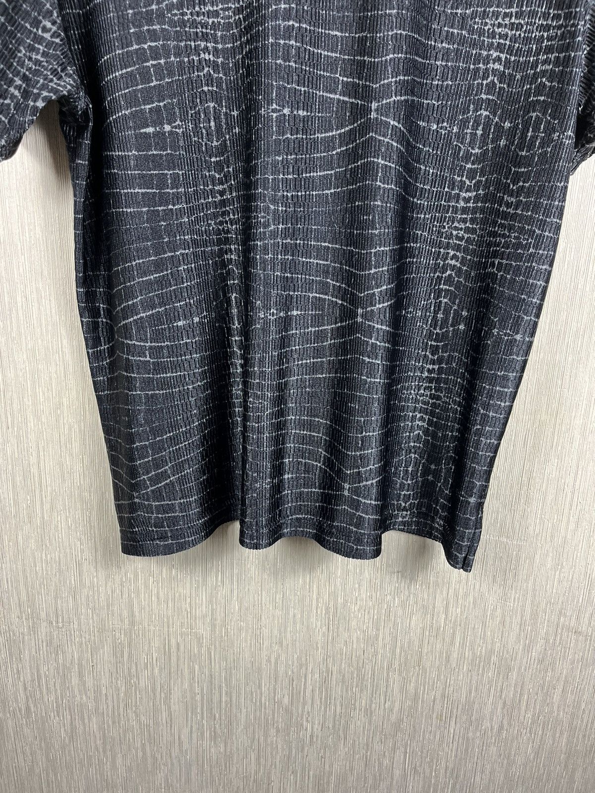 Guess × Vintage Vintage Guess USA nylon crocodile skin short sleeve shirt Size US S / EU 44-46 / 1 - 21 Thumbnail