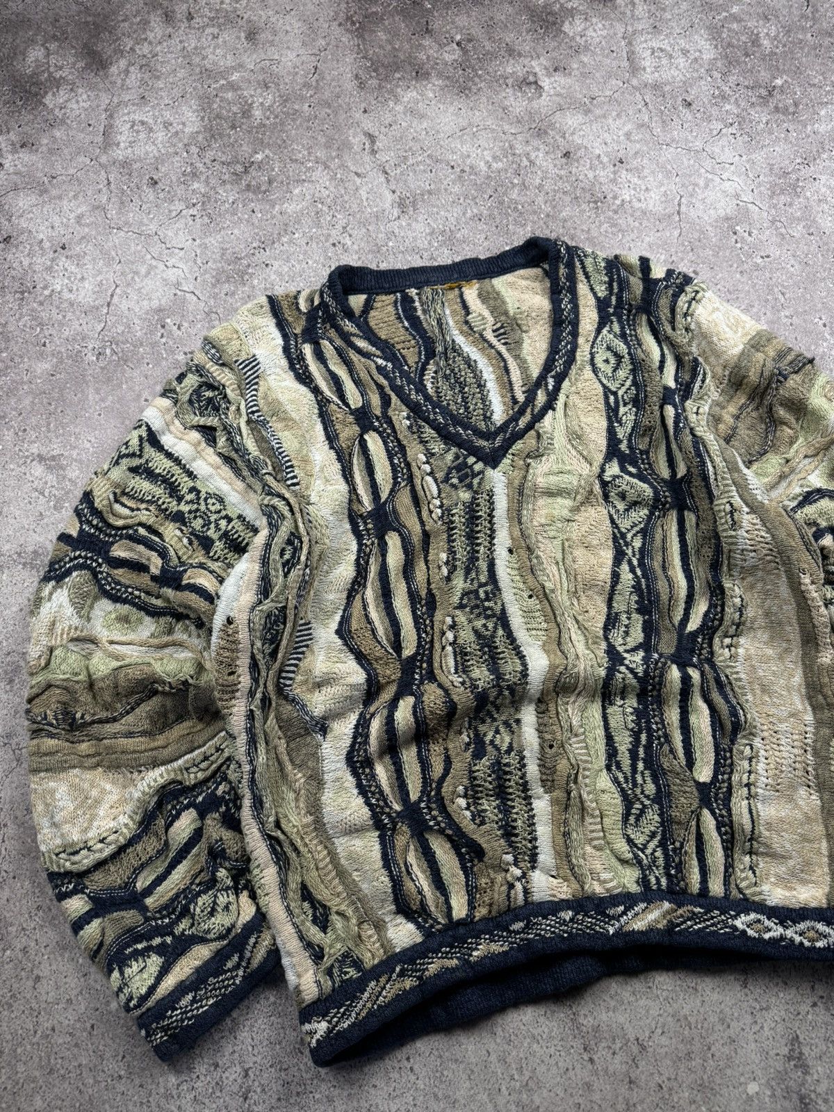 Japanese Brand Vintage Avantgarde Coogi Style Knit Sweater V neck Y2K Japan Size US M / EU 48-50 / 2 - 3 Thumbnail
