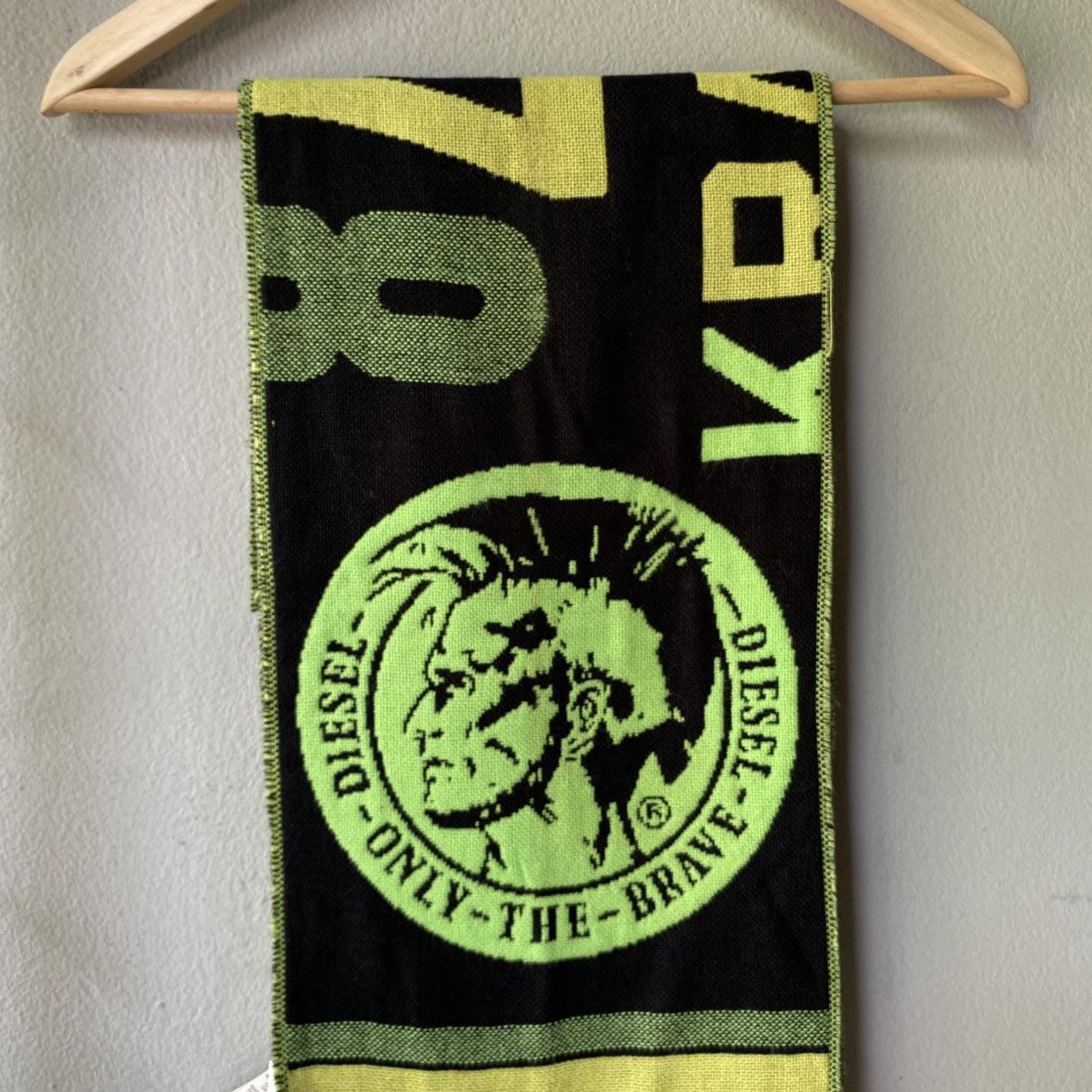 Diesel Diesel Logo Scarf in Black & Neon Green Size ONE SIZE - 8 Thumbnail