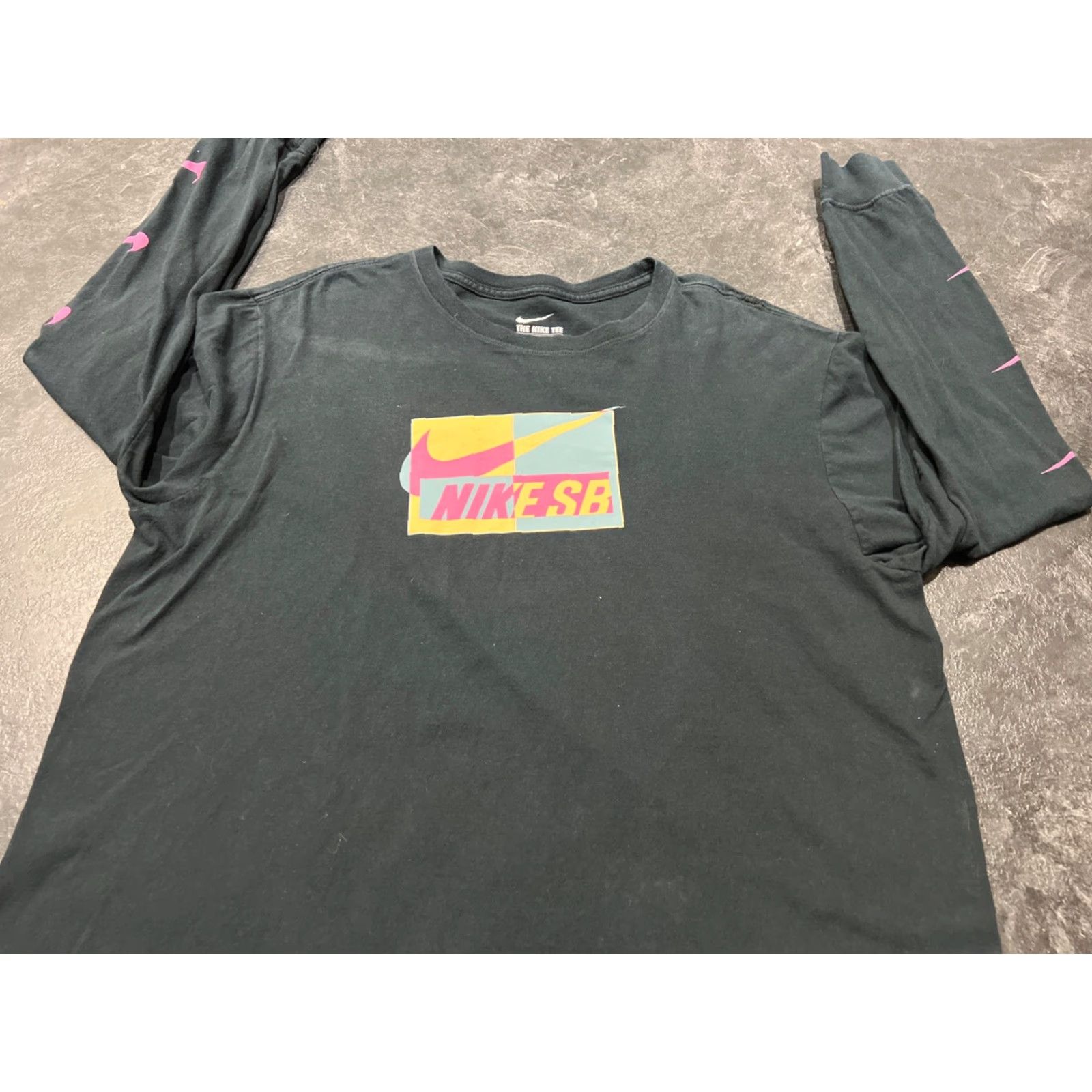 Nike NIKE SB Shirt XL Regular Fit Black Long Sleeve Tee Skateboarding Swoosh Mens Size US XL / EU 56 / 4 - 2 Thumbnail