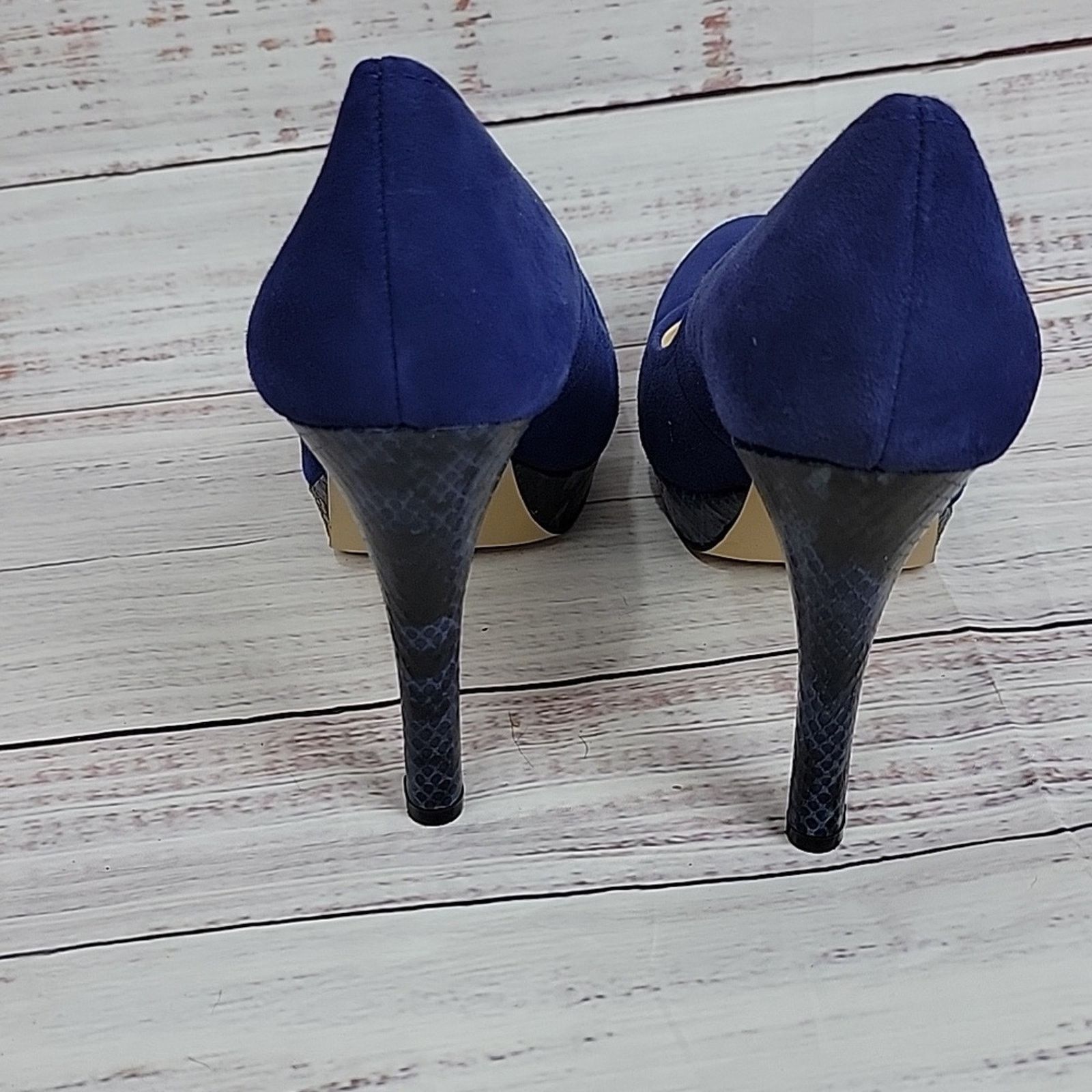Calvin Klein Calvin Klein Blue Suede Snakeskin Heels Size 8.5 Size US 8.5 / IT 38.5 - 5 Thumbnail