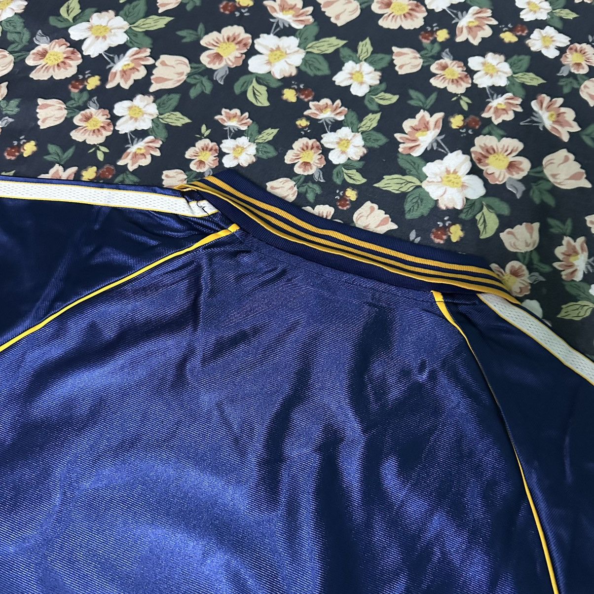 Adidas × Vintage Adidas Real Madrid 1998-99 retro Third kit . Size US L / EU 52-54 / 3 - 14 Thumbnail