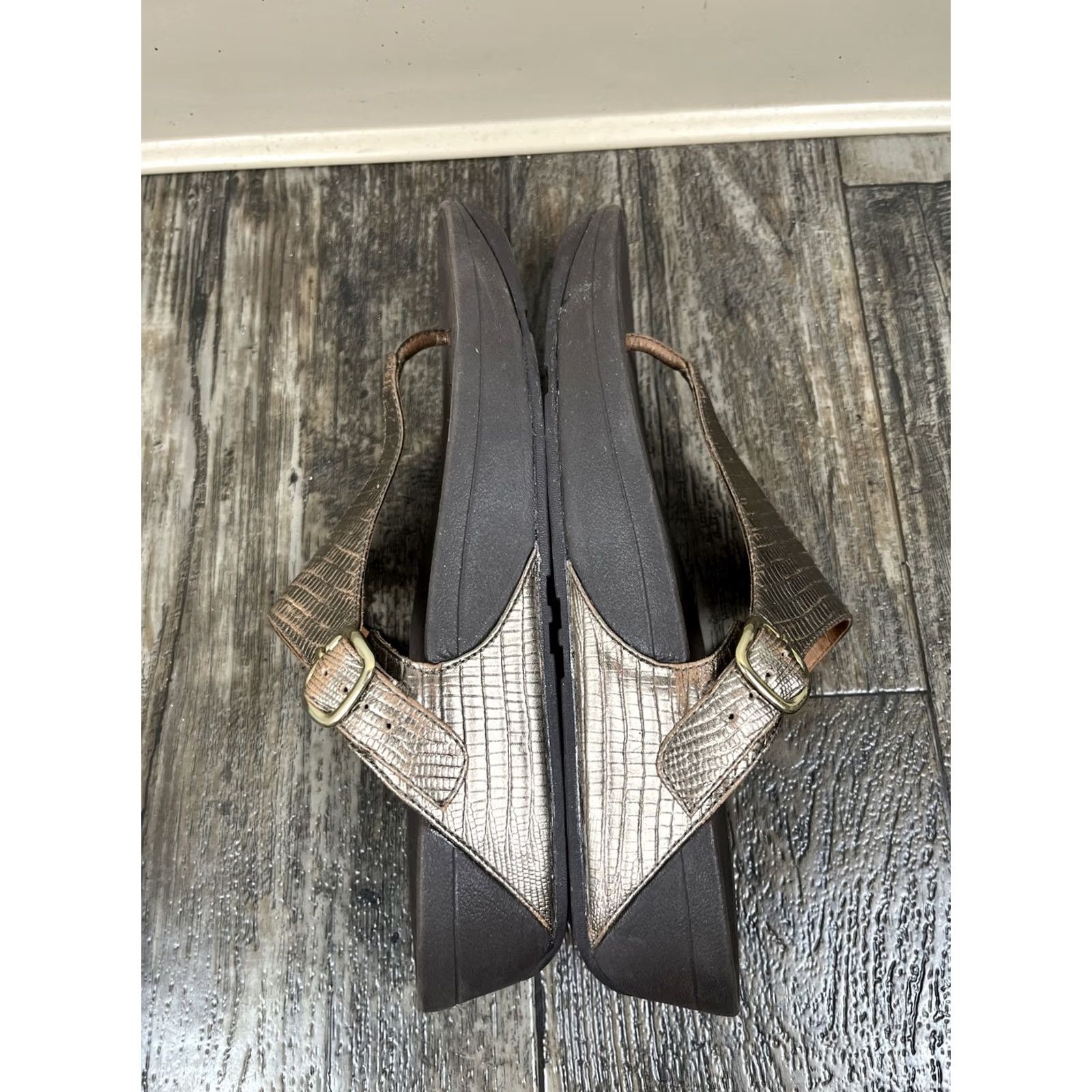 Vintage FitFlop Lulu Sandals Womens 10 Brown Leather Flip Flop Sandal Slip On Wedge Breathable Comfort Travel Shoes Size US 10 / IT 40 - 6 Thumbnail