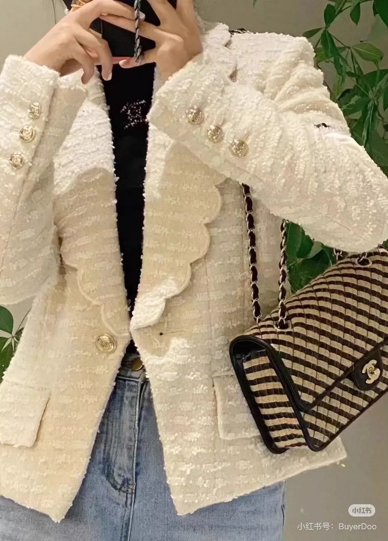 Chanel Chanel 20k equestrian series white lapel wavy tweed coat Size XXS / US 00 / IT 34 - 8 Thumbnail