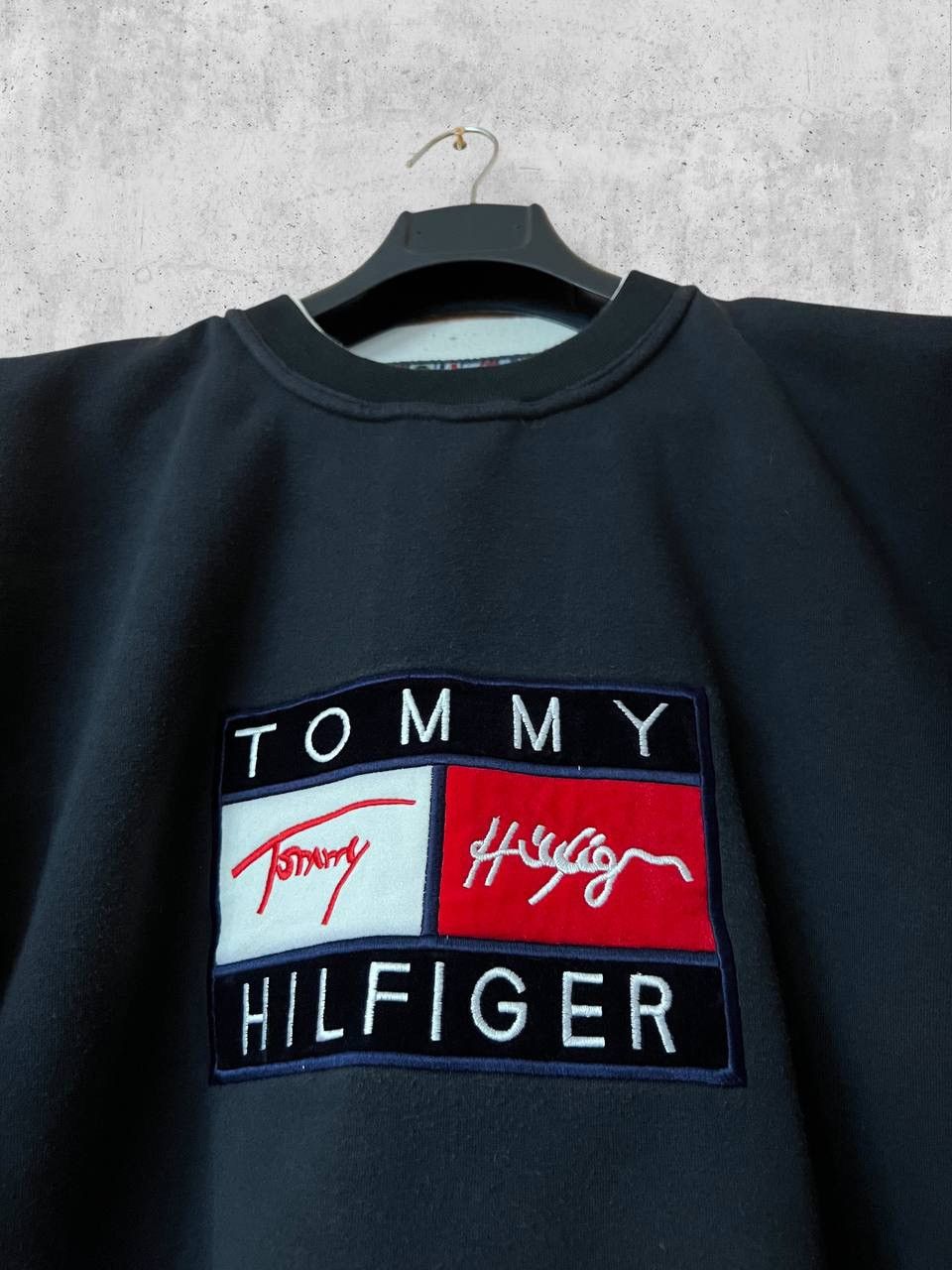 Vintage Tommy Hilfiger Sweatshirt long sleeve logo heavy co