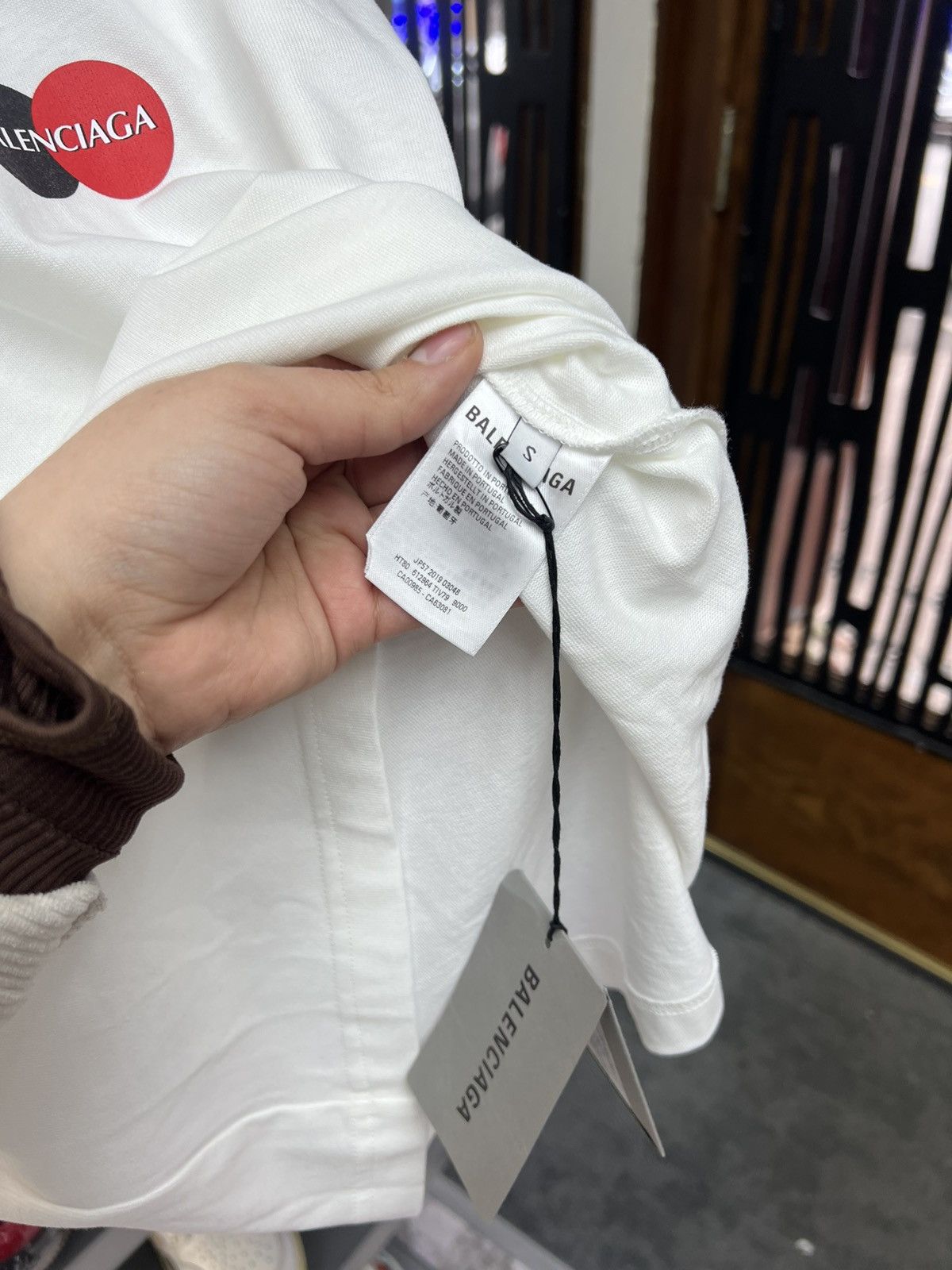 Balenciaga Balenciaga white mastercard white tee Size US S / EU 44-46 / 1 - 9 Thumbnail