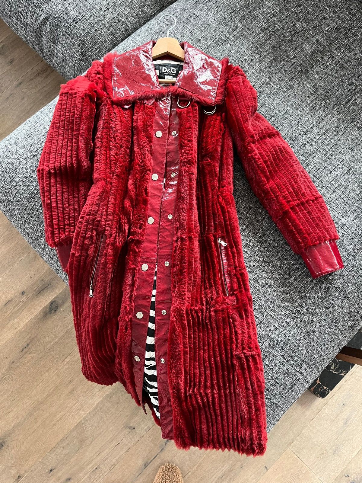 Dolce & Gabbana Vintage D&G Red Faux Fur & Patent Vynil Trench Coat IT38 Size M / US 6-8 / IT 42-44 - 1 Thumbnail