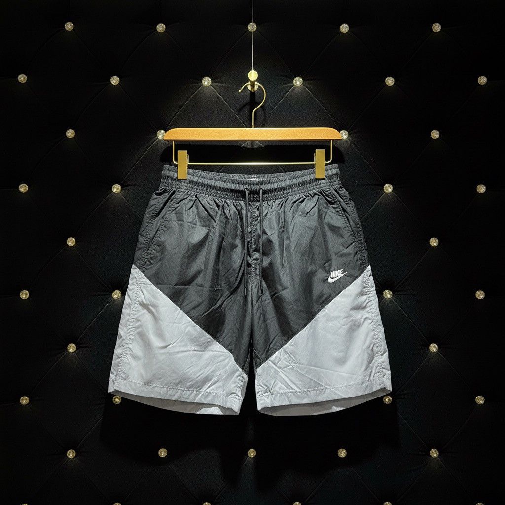 Nike NIKE SPORTSWEAR COLORBLOCK WOVEN SHORTS Size US 32 / EU 48 - 1 Preview