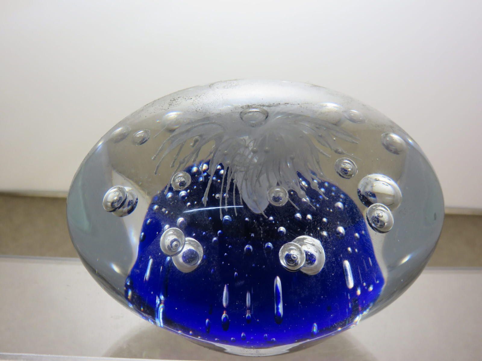 The Unbranded Brand Art Glass Blue Base white Fountain Paperweight Air Bubbles Size ONE SIZE - 4 Thumbnail