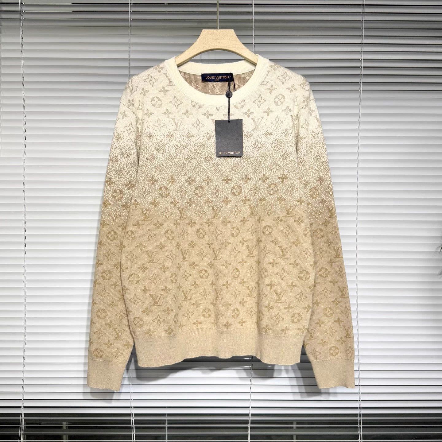 Louis Vuitton LV SS26 Gradient Jacquard Logo Sweater M Khaki Size US M / EU 48-50 / 2 - 1 Thumbnail