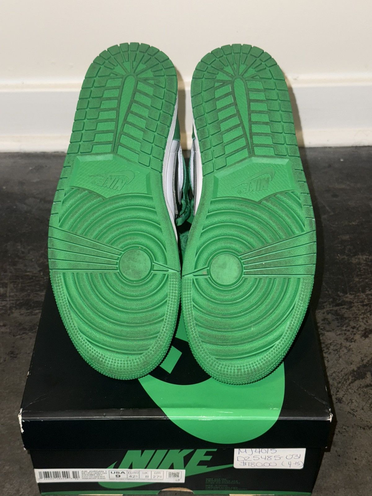 Jordan Brand Air Jordan 1 Retro High OG ‘Lucky Green’ Size US 9 / EU 42 - 5 Thumbnail
