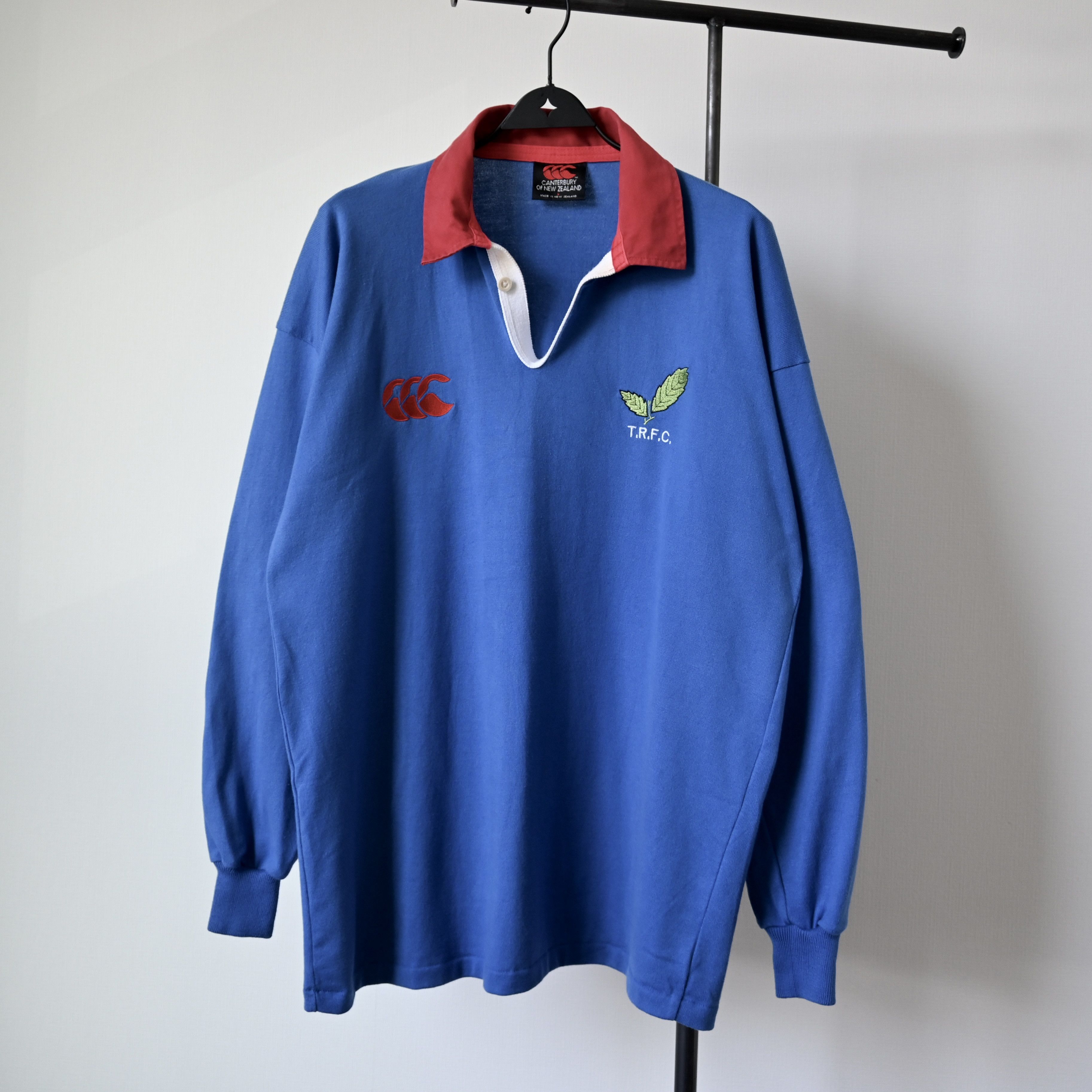Canterbury of New Zealand Vintage 1990s T.R.F.C. Toshiba Fuchu rugby shirt Size US L / EU 52-54 / 3 - 1 Thumbnail