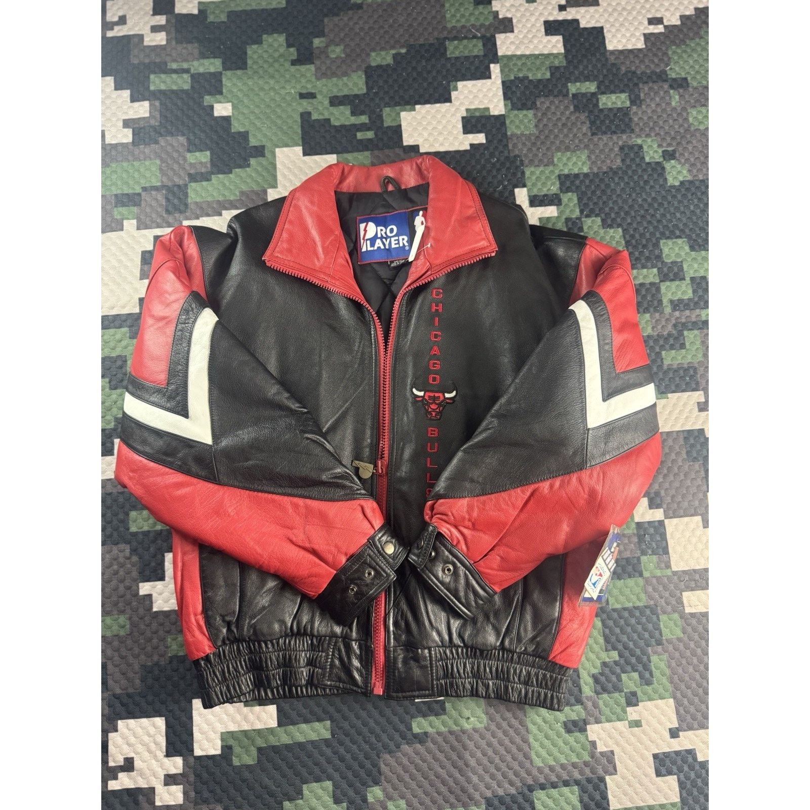 Pro Player Vintage Pro Player Chicago Bulls NBA Leather Jacket 90s M Size US M / EU 48-50 / 2 - 1 Thumbnail