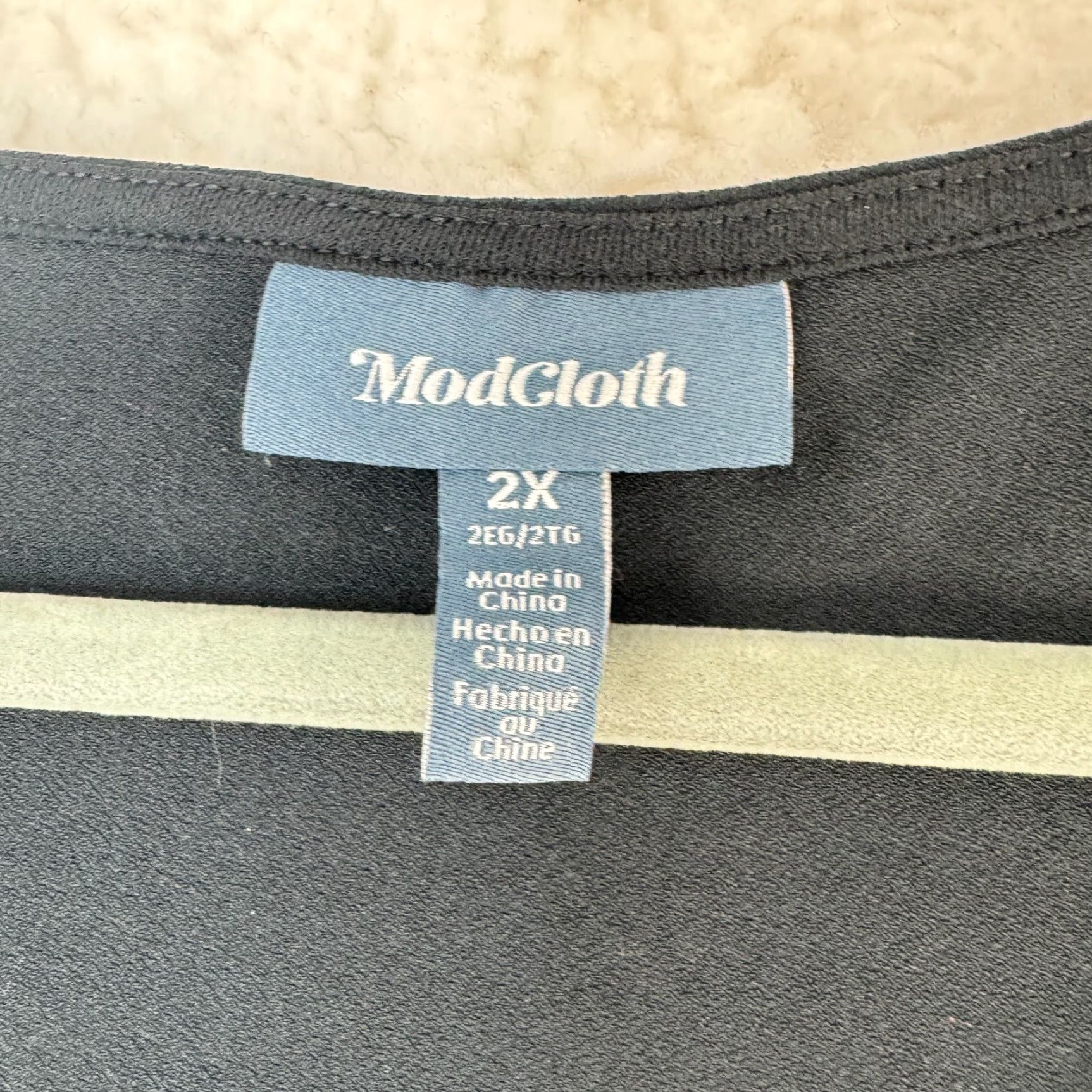 Vintage ModCloth Black Long Sleeve Surplice Neck Stretch Shirt 2X Womens Blouse Casual/Fashion Size XXL / US 16-18 / IT 52-54 - 4 Thumbnail
