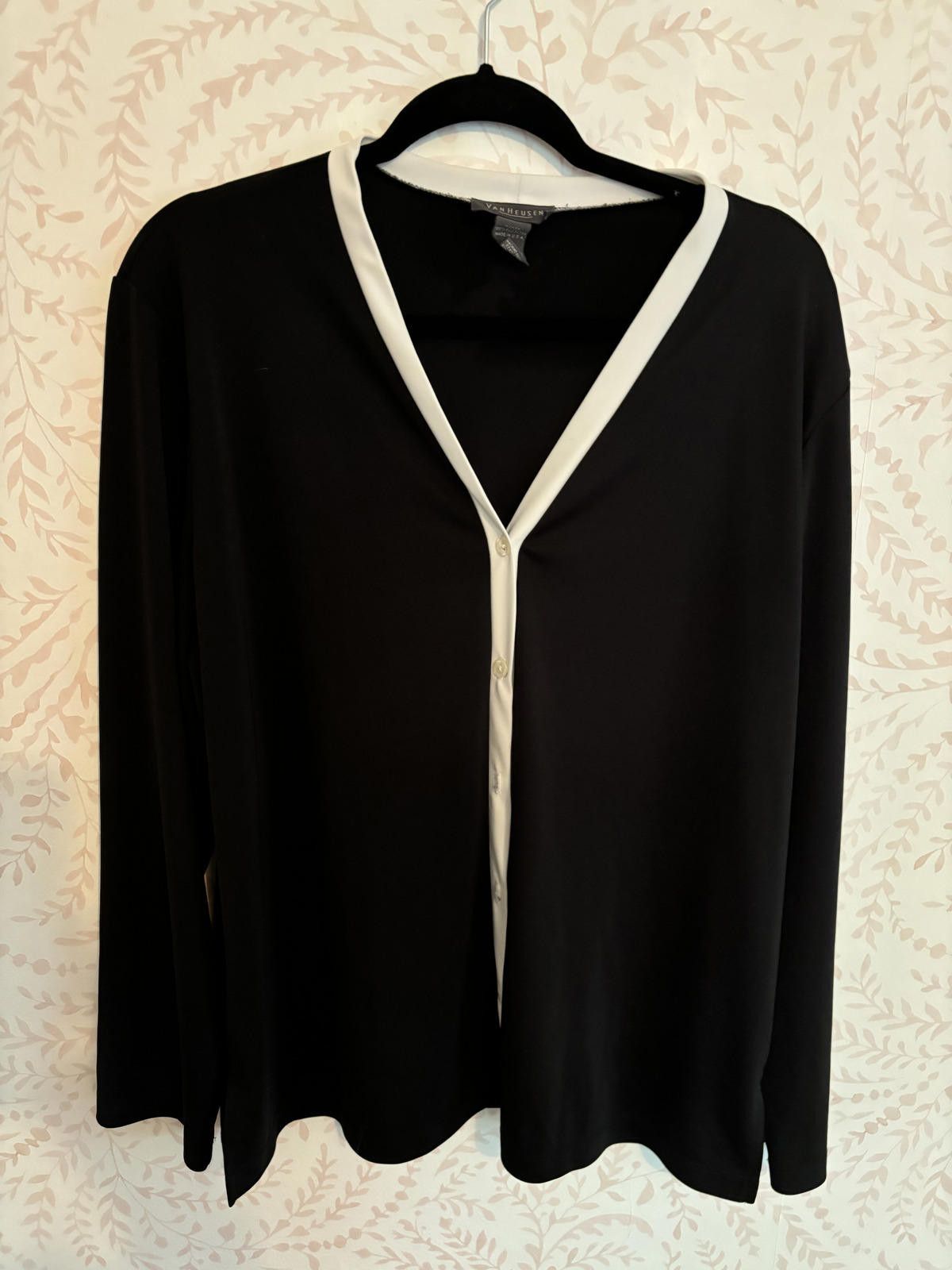 Van Heusen Van Heusen Women's Black Blouse with White Trim - Size XL Size XL / US 12-14 / IT 48-50 - 1 Thumbnail