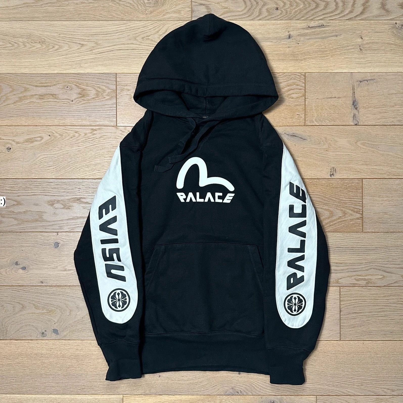 Evisu Palace Hoodie | Grailed