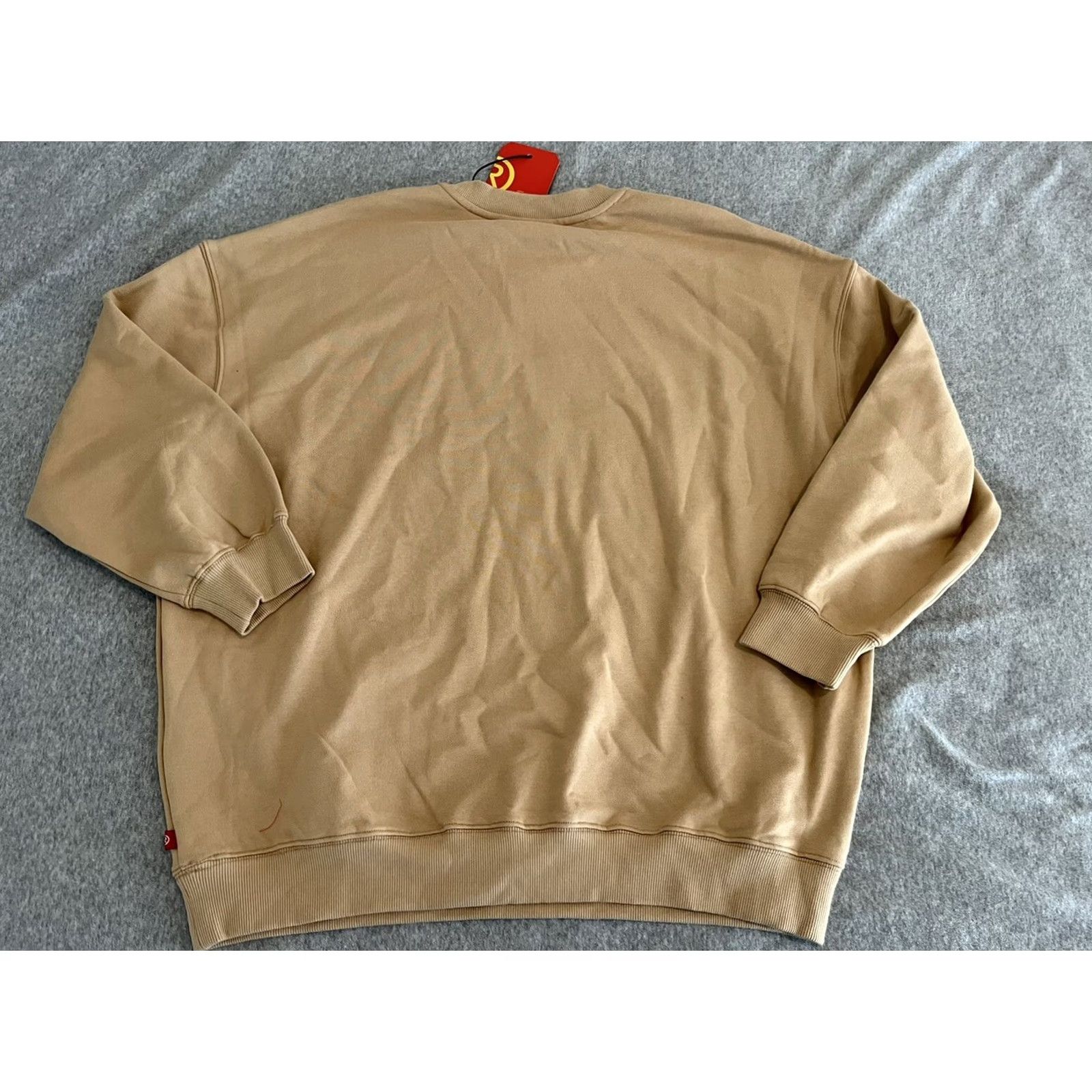 Levi's VINTAGE Levi's Red Graphic Crewneck Oversized Pullover Sweater Beige Womens M NWT Size M / US 6-8 / IT 42-44 - 8 Thumbnail
