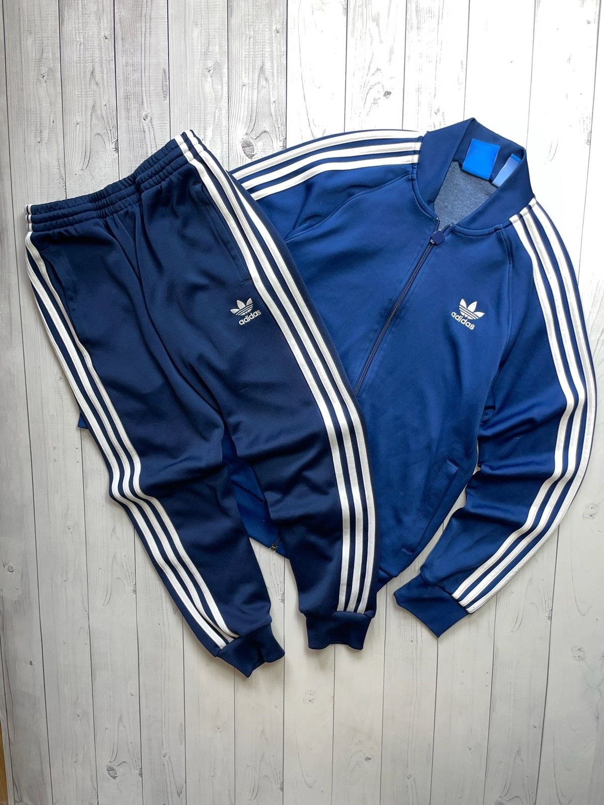Vintage Vintage adidas originals size M striped rap track suit Size US M / EU 48-50 / 2 - 1 Thumbnail